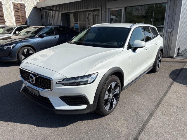 VOLVO V60 Cross Country 2.0 D4 AWD-image-1