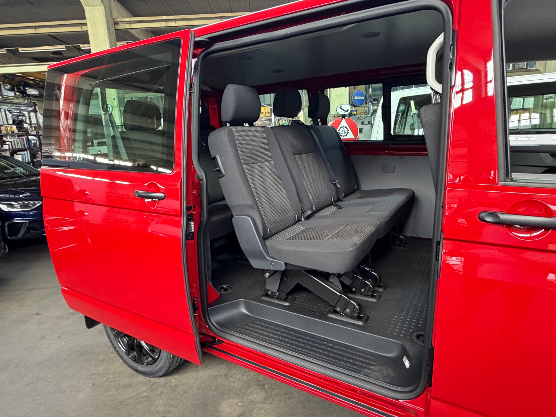 VW T6.1 2.0 TDI DSG Bus 9-Plätzer-image-1