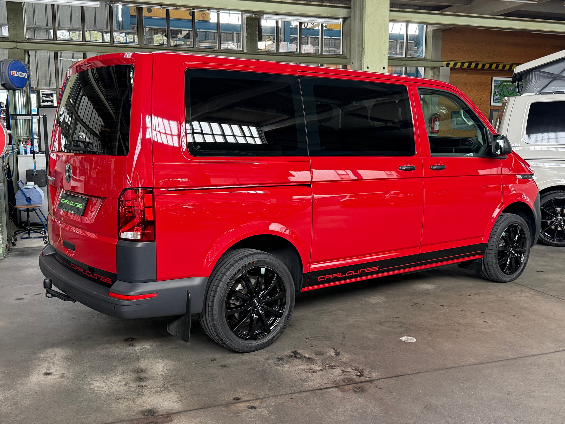 VW T6.1 2.0 TDI DSG Bus 9-Plätzer-showroom-element-1