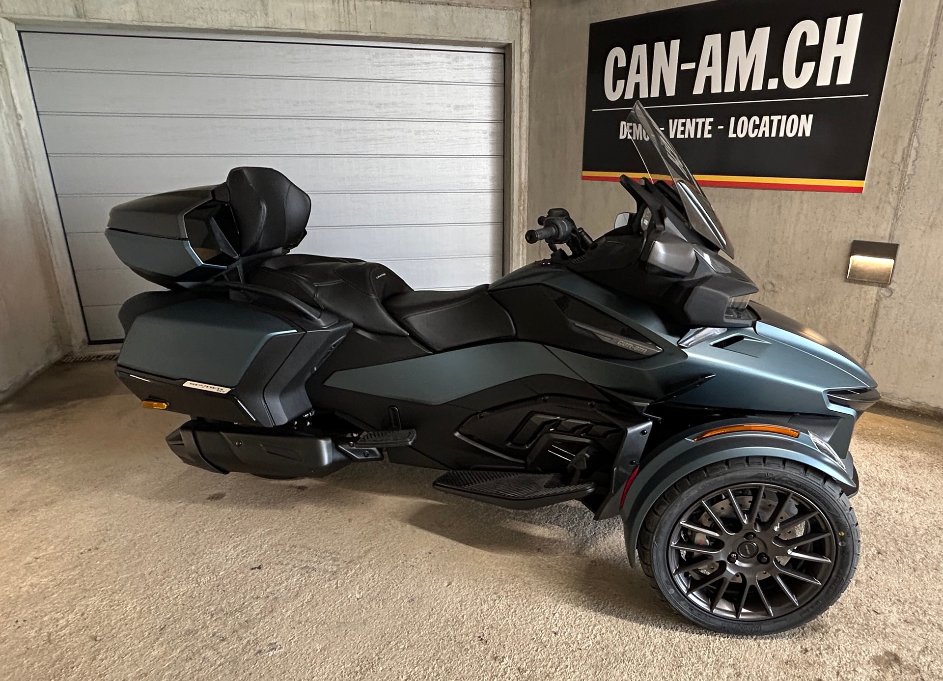 CAN-AM RT Limited-image-2