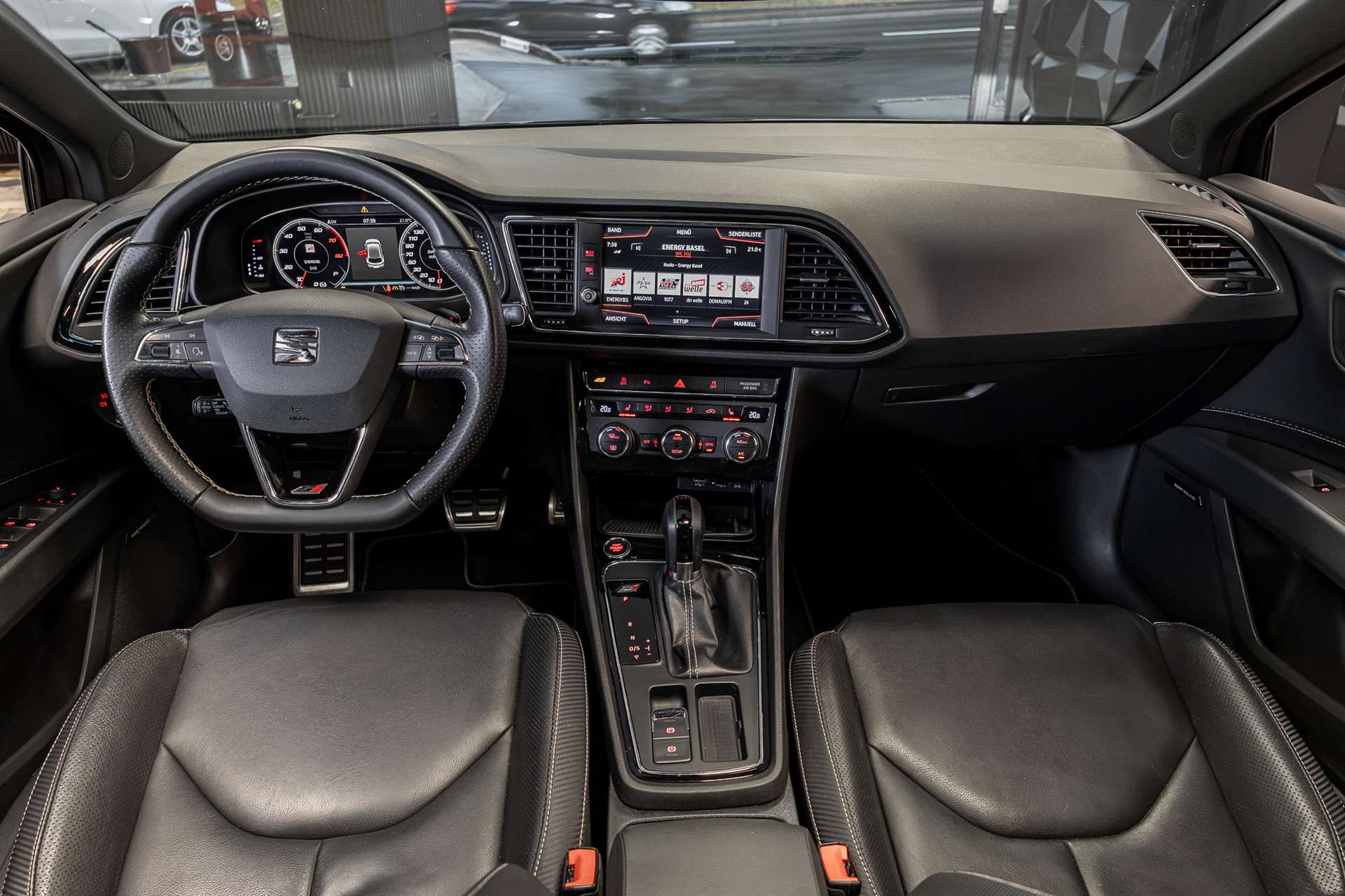 SEAT Leon 2.0 TSI Cupra 300 DSG-image-6