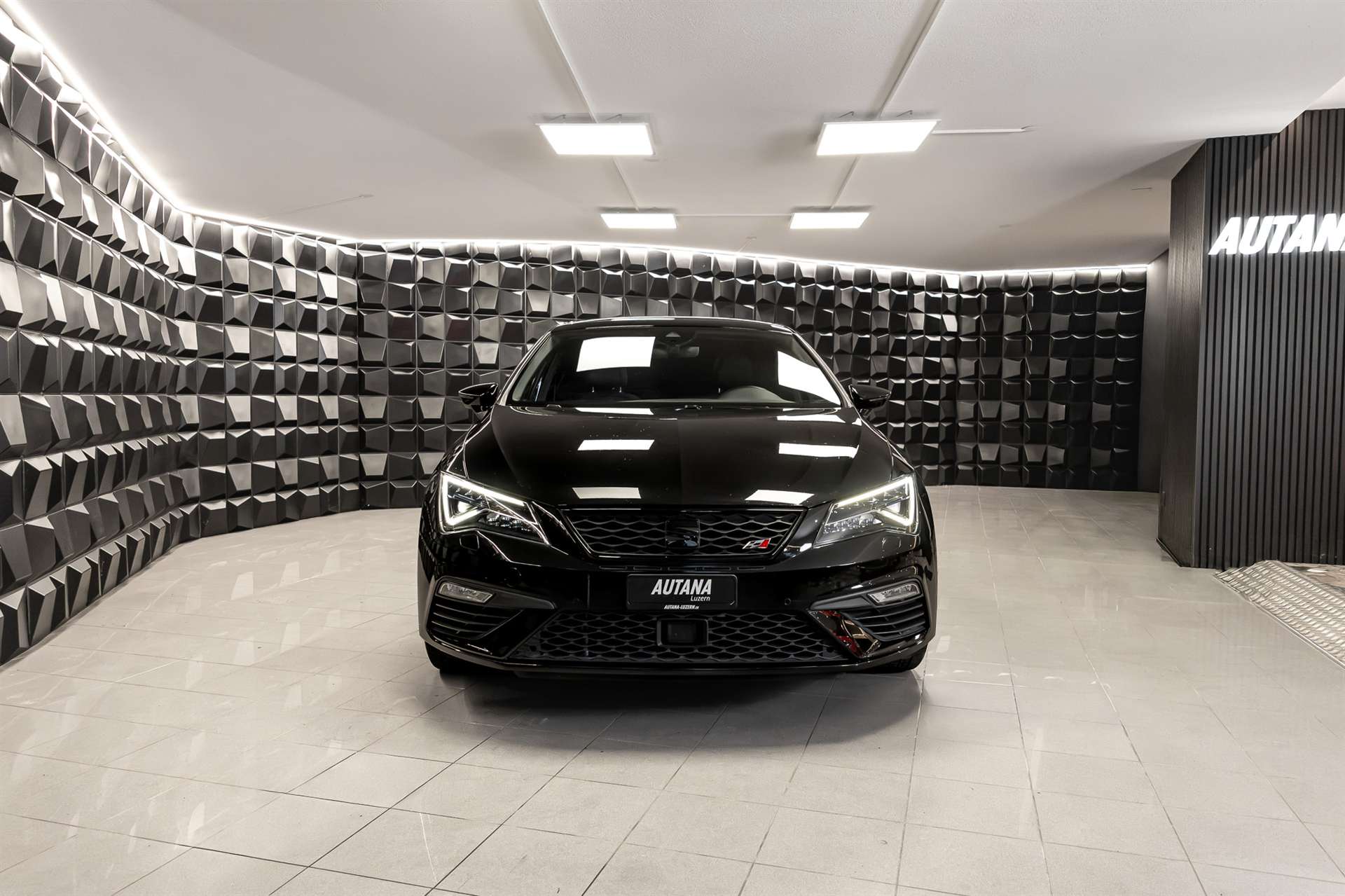 SEAT Leon 2.0 TSI Cupra 300 DSG-showroom-element-3