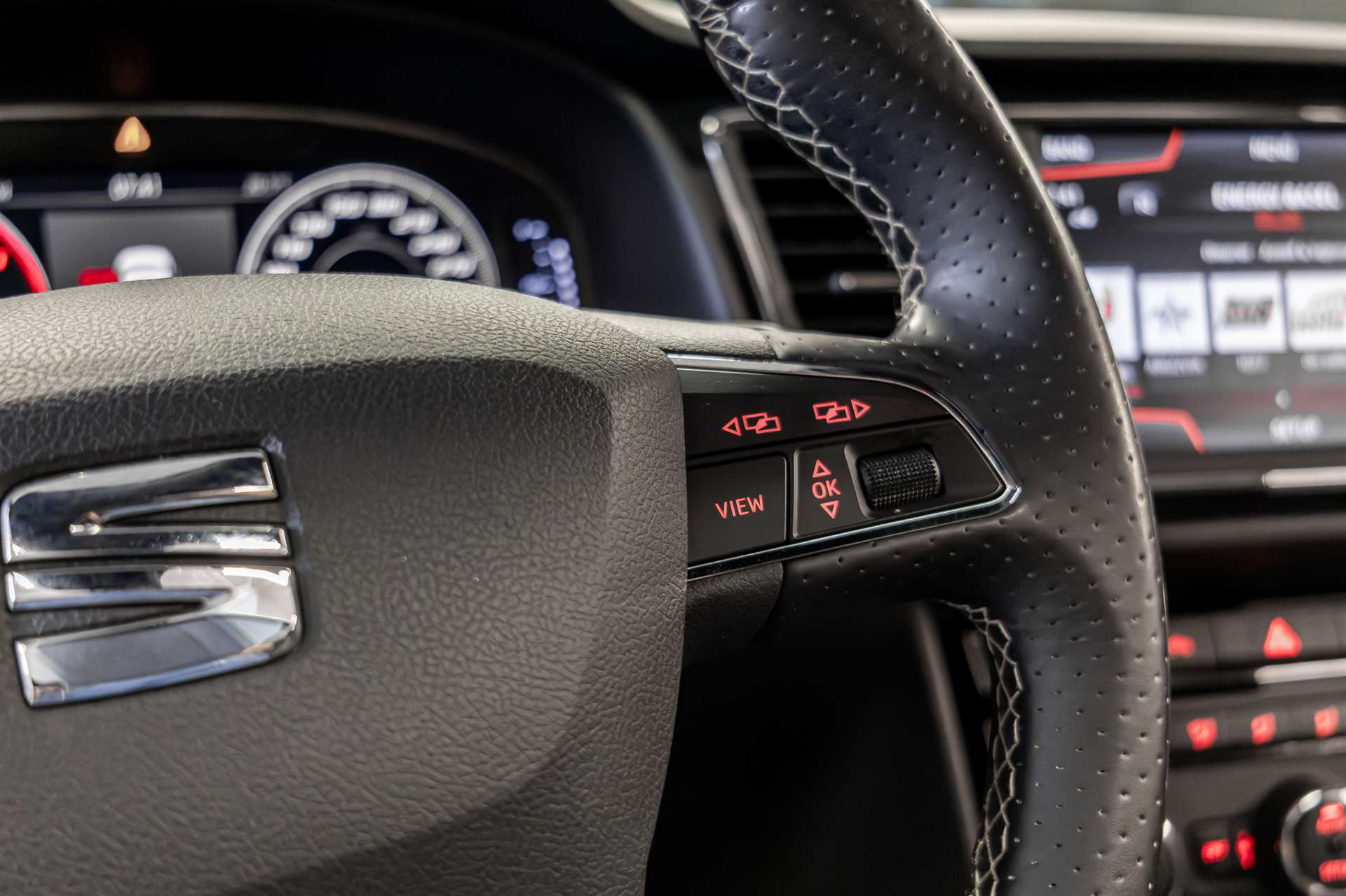 SEAT Leon 2.0 TSI Cupra 300 DSG-image-10