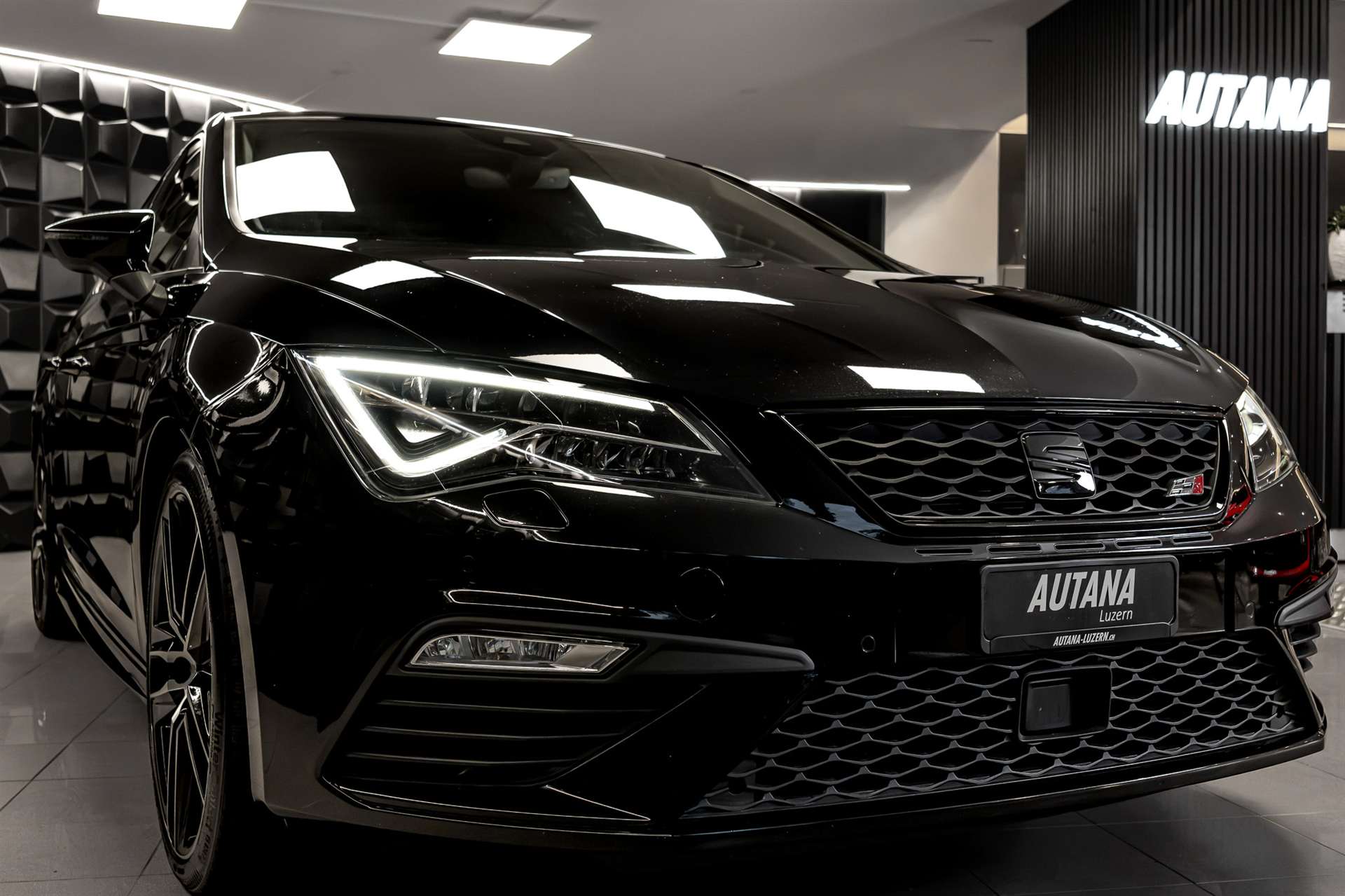 SEAT Leon 2.0 TSI Cupra 300 DSG-image-29