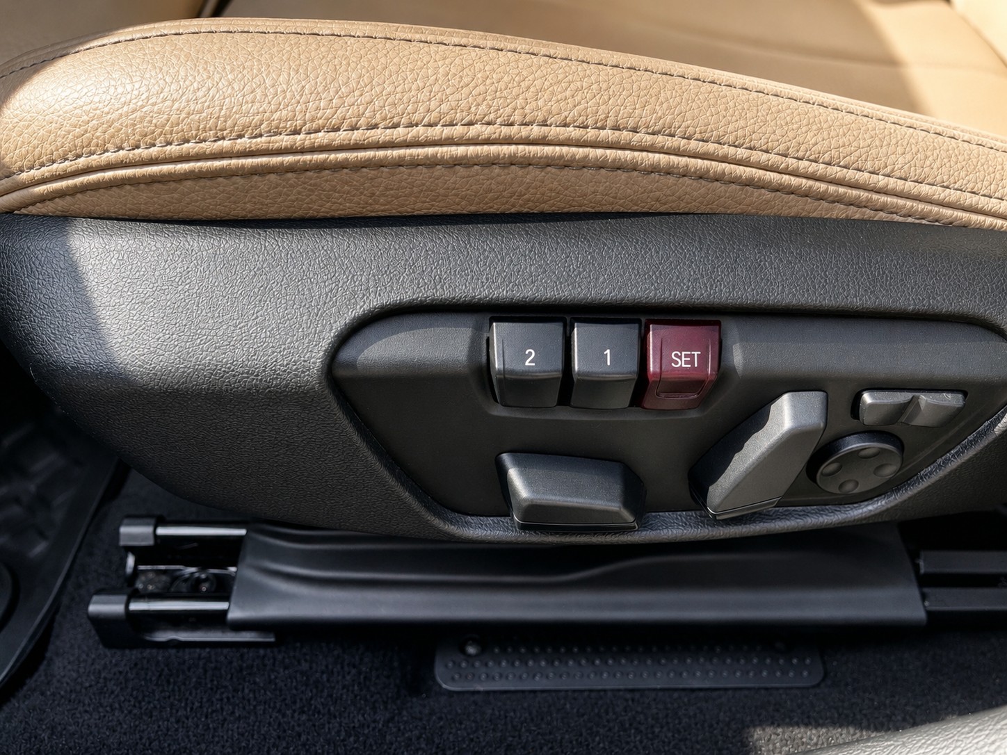 BMW 18d sDrive-image-0