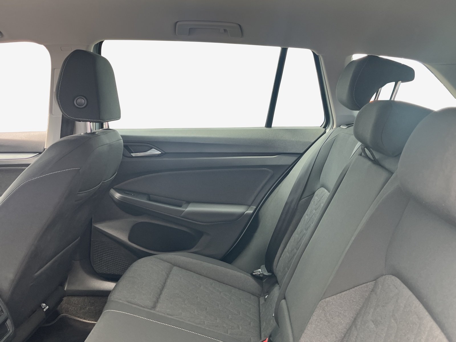 VW Golf Variant 1.5 eTSI mHEV Life DSG-image-9