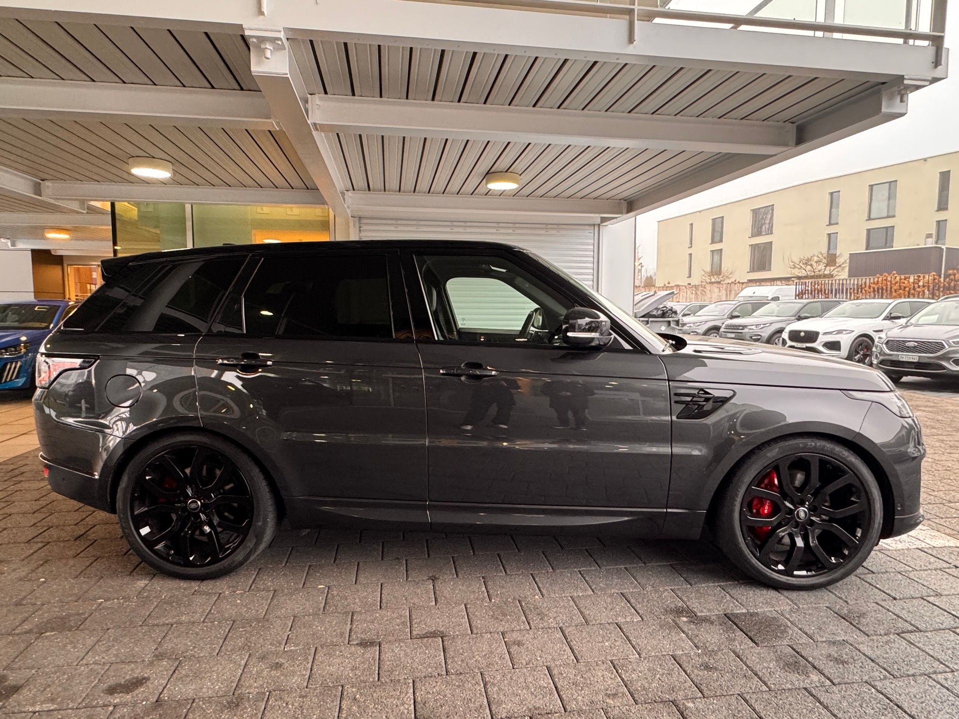LAND ROVER 3.0 I6 HSE Dynamic-image-2