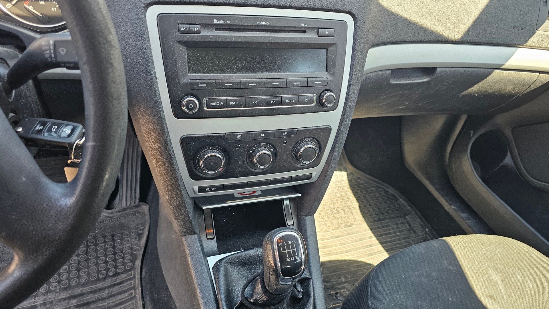 SKODA Octavia Combi 2.0 TDI Ambiente-image-5
