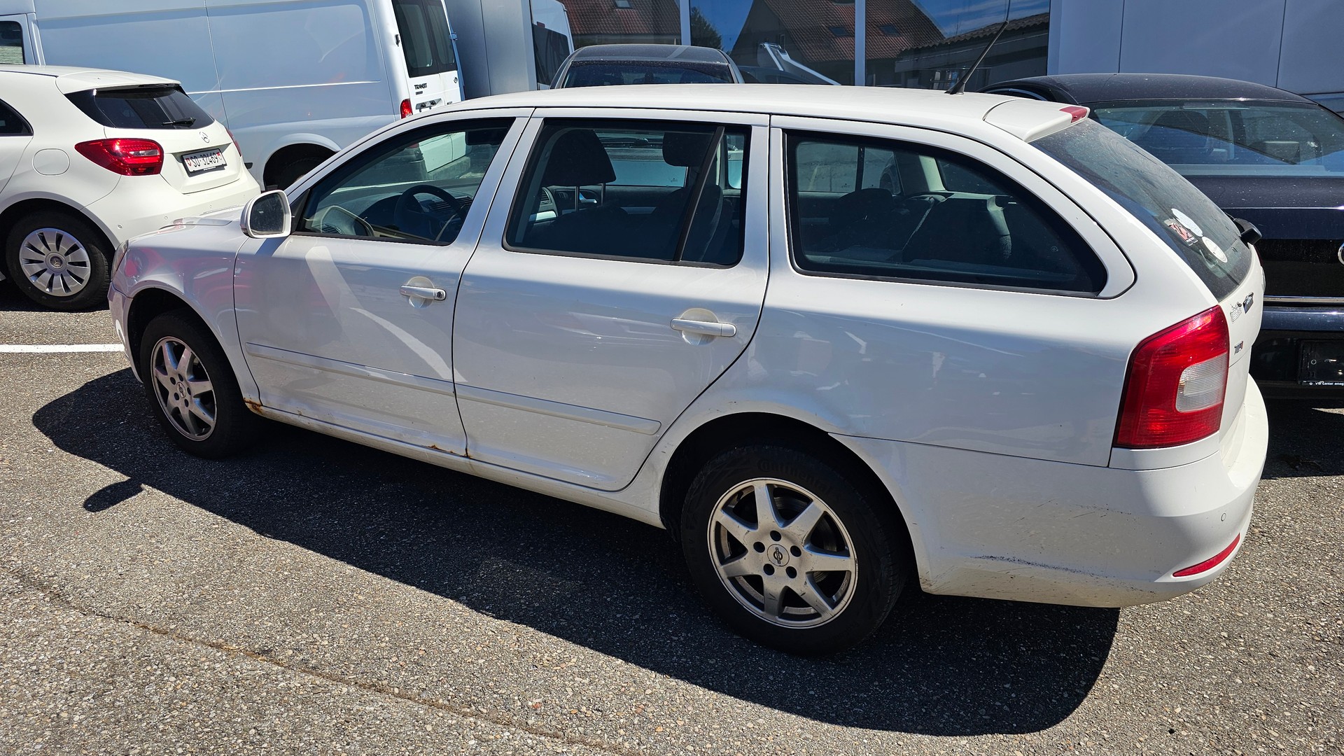 SKODA Octavia Combi 2.0 TDI Ambiente-image-1