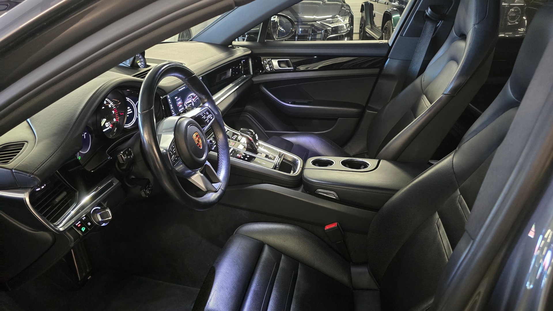 PORSCHE Panamera 4 E-Hybrid PDK-image-17