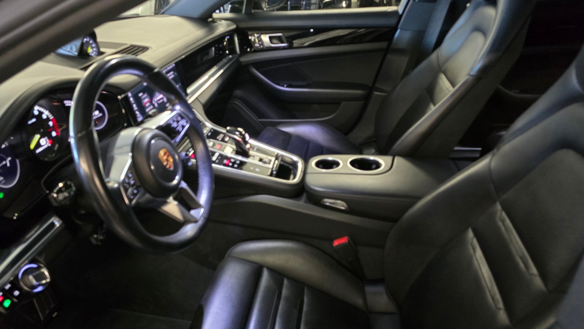 PORSCHE Panamera 4 E-Hybrid PDK-image-16