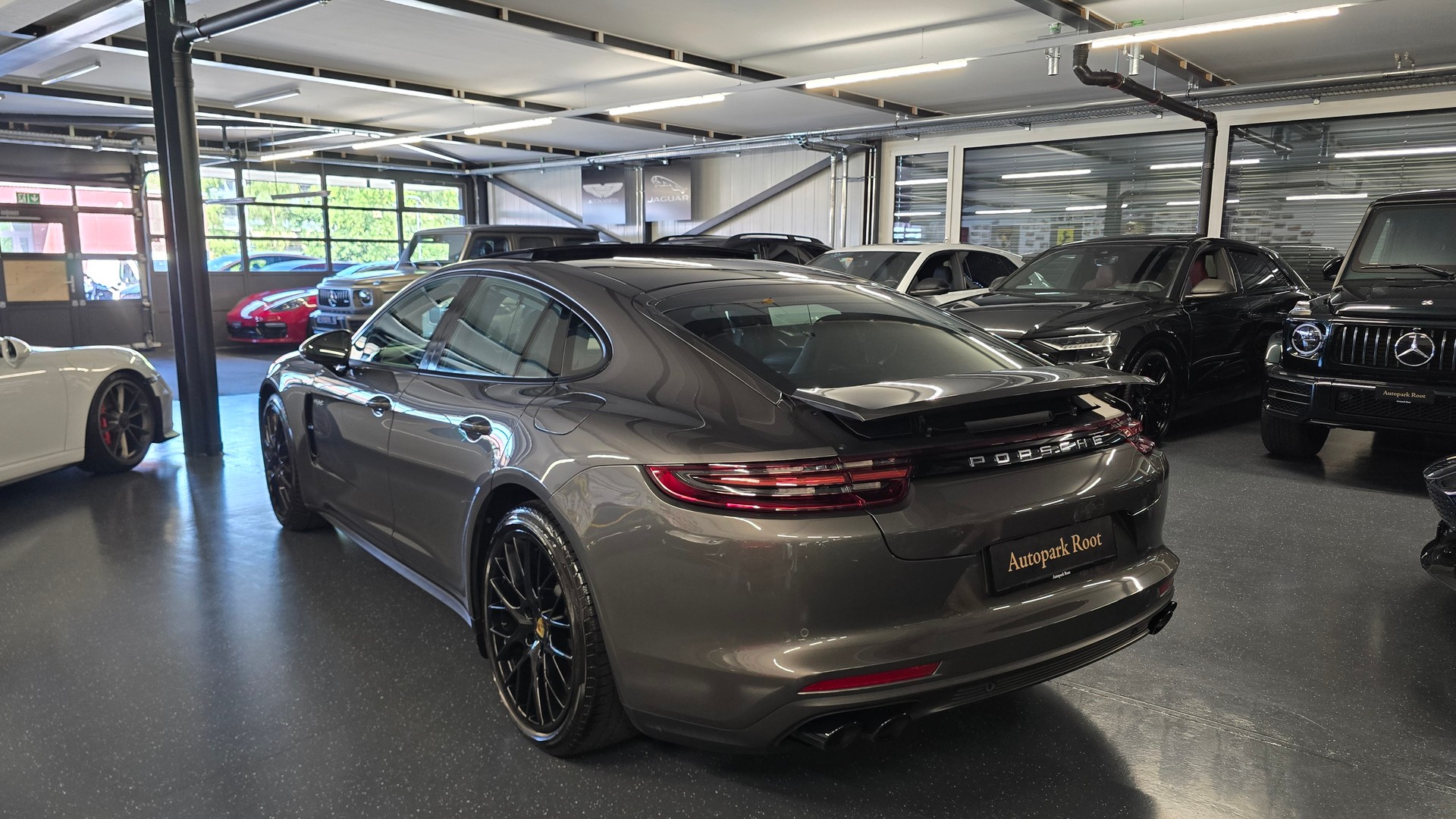 PORSCHE Panamera 4 E-Hybrid PDK-image-8