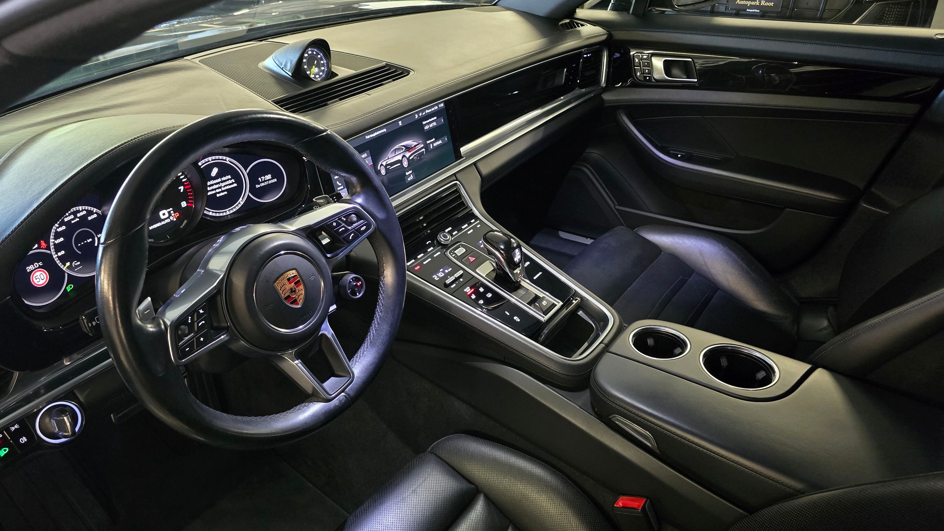 PORSCHE Panamera 4 E-Hybrid PDK-image-15