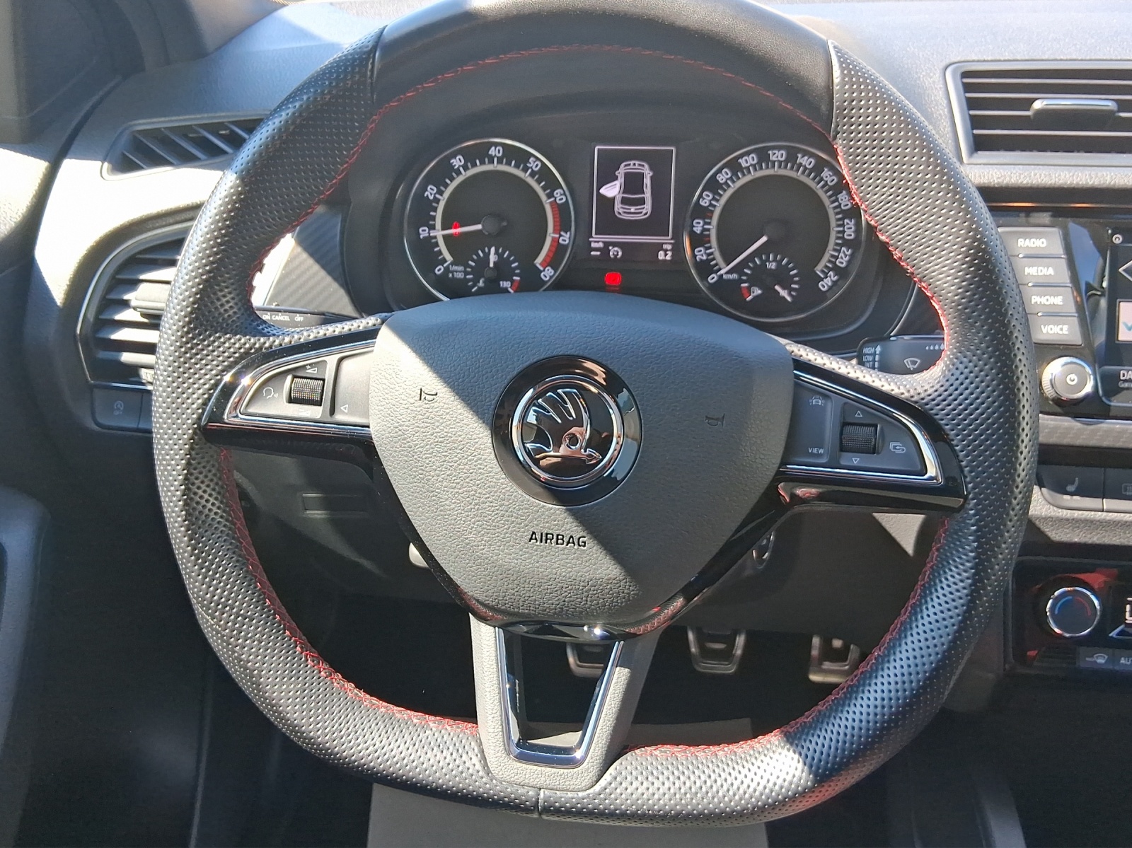 SKODA Fabia 1.0 TSI Monte Carlo-image-10