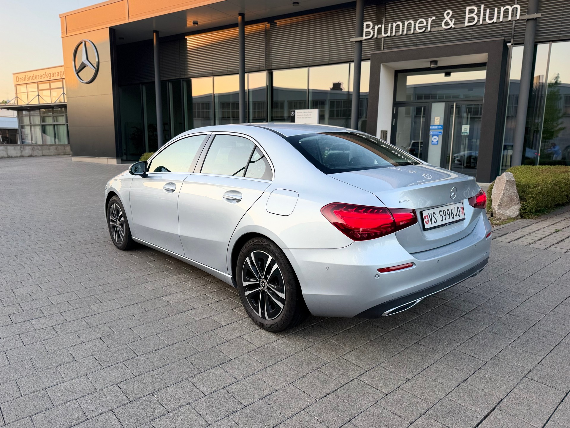 MERCEDES-BENZ A180 Progressive Limousine 7G-DCT Hybrid-image-5
