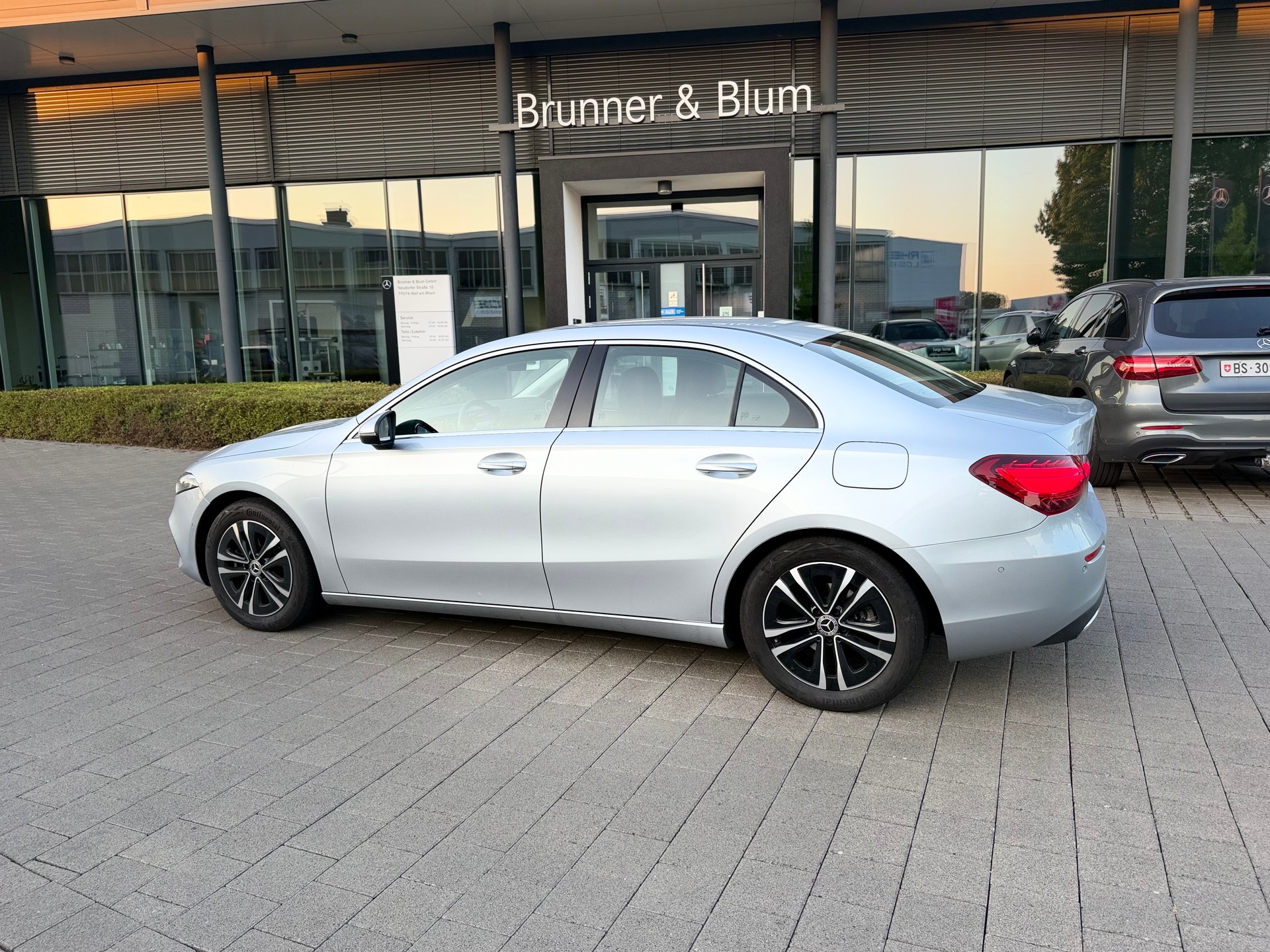 MERCEDES-BENZ A180 Progressive Limousine 7G-DCT Hybrid-image-4