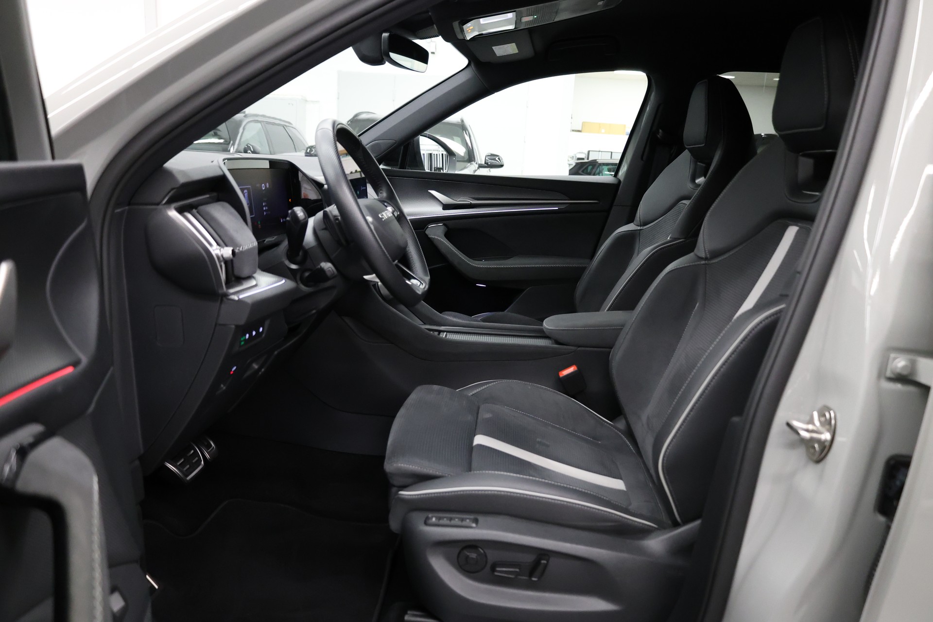 SKODA Kodiaq 2.0 TDI SportLine-image-12