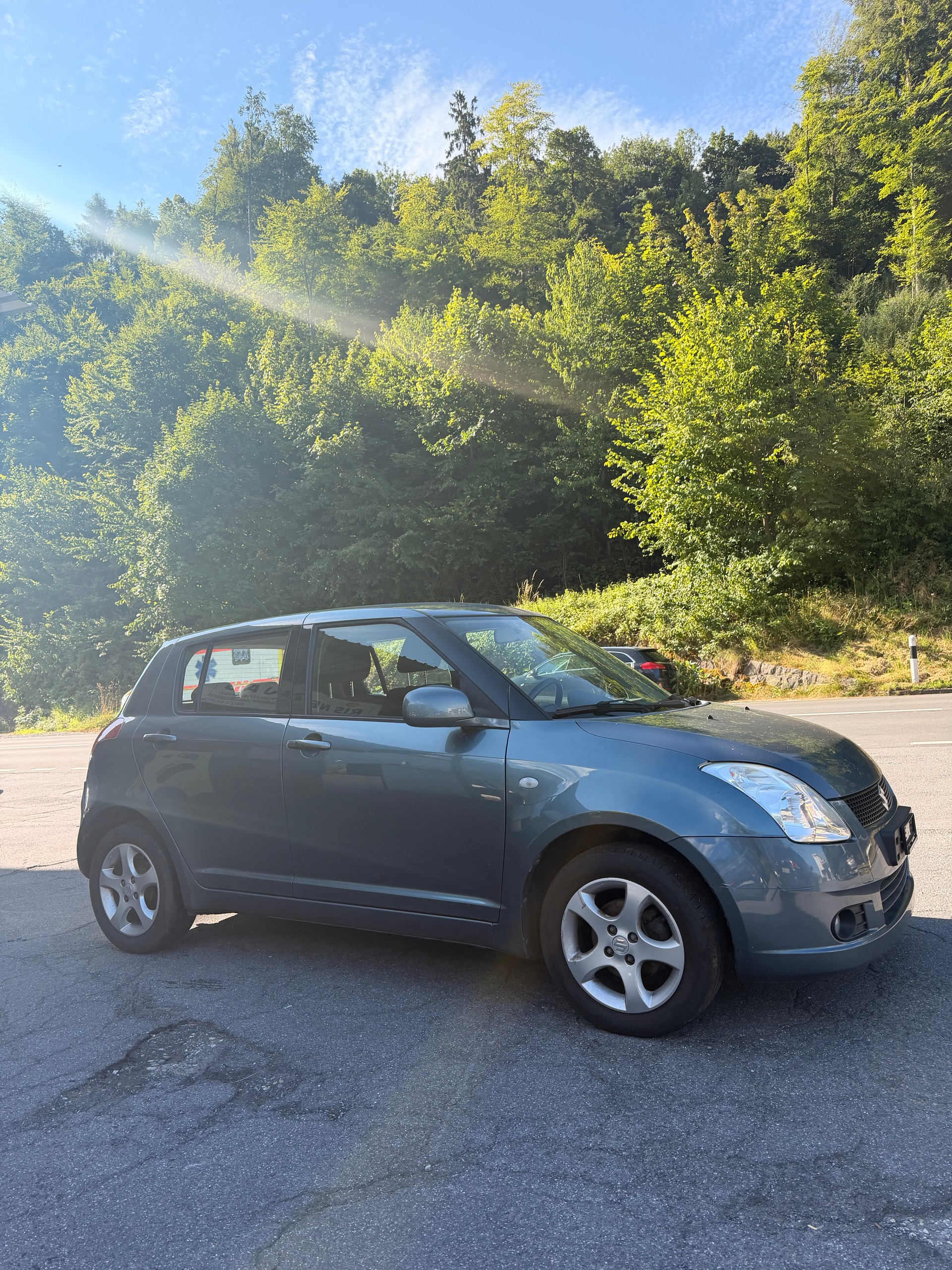 SUZUKI Swift 1.3i 16V GL Top 4x4-image-1