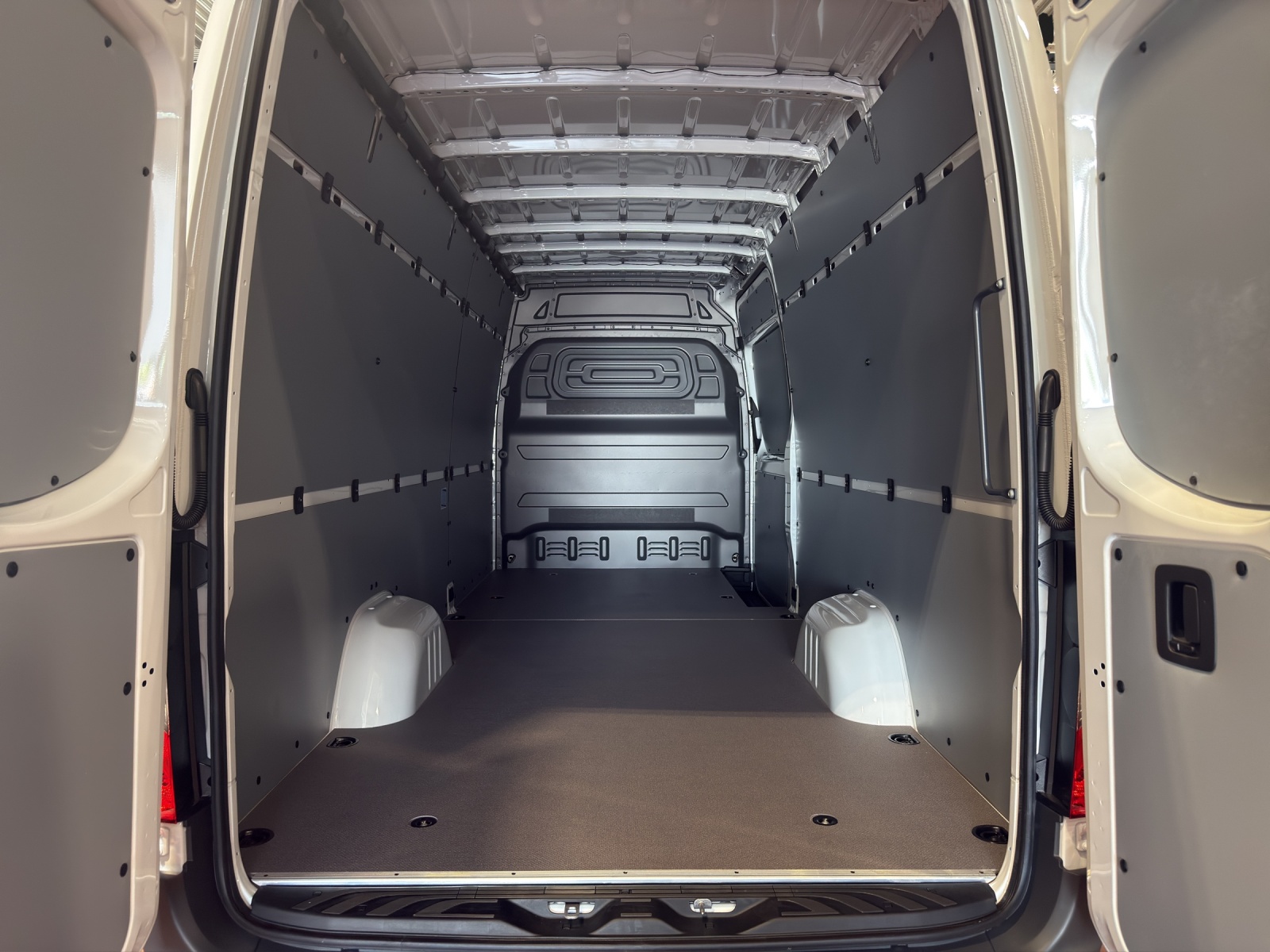 MERCEDES-BENZ Sprinter 317 CDI Lang 9G-TRONIC-image-10
