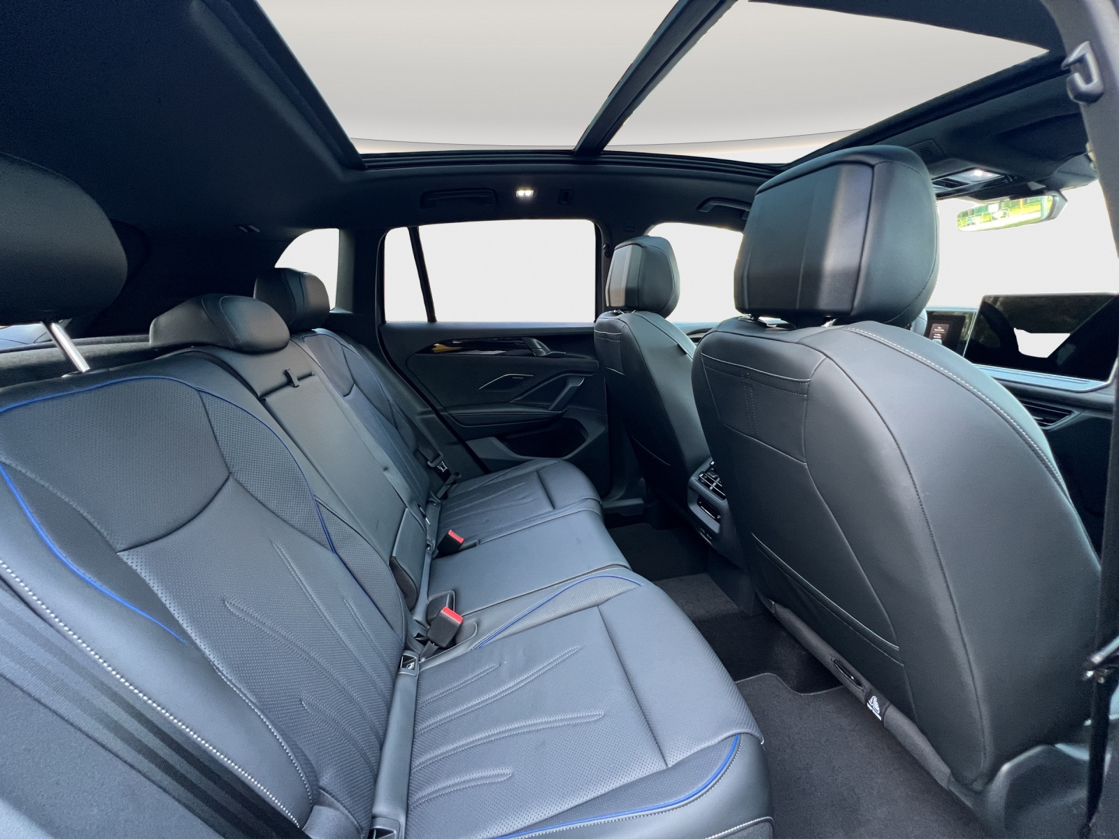 VW Tiguan 2.0 TSI DSG R-Line 4Motion-image-11