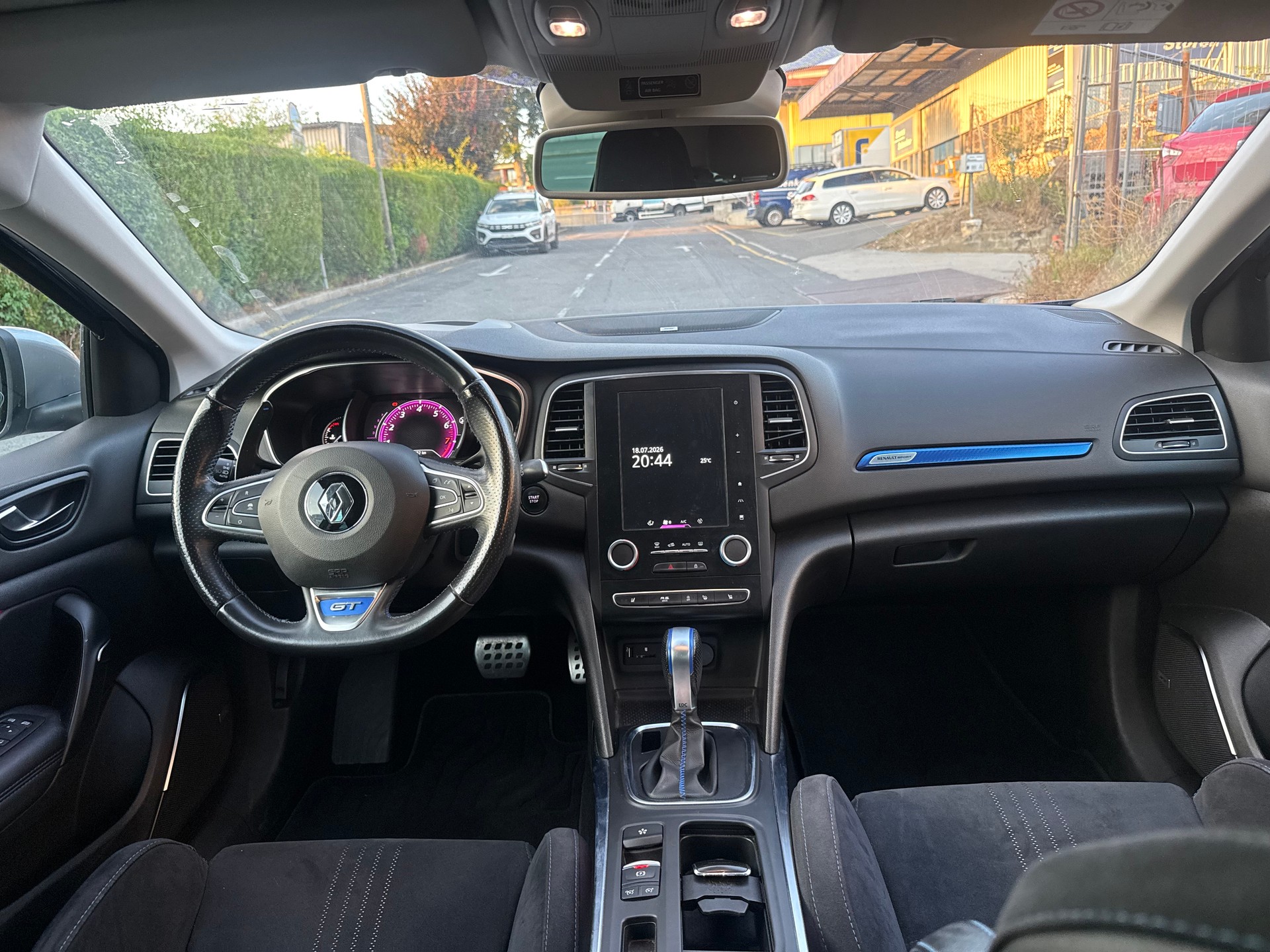 RENAULT Mégane 1.6 16V Turbo GT EDC-image-9
