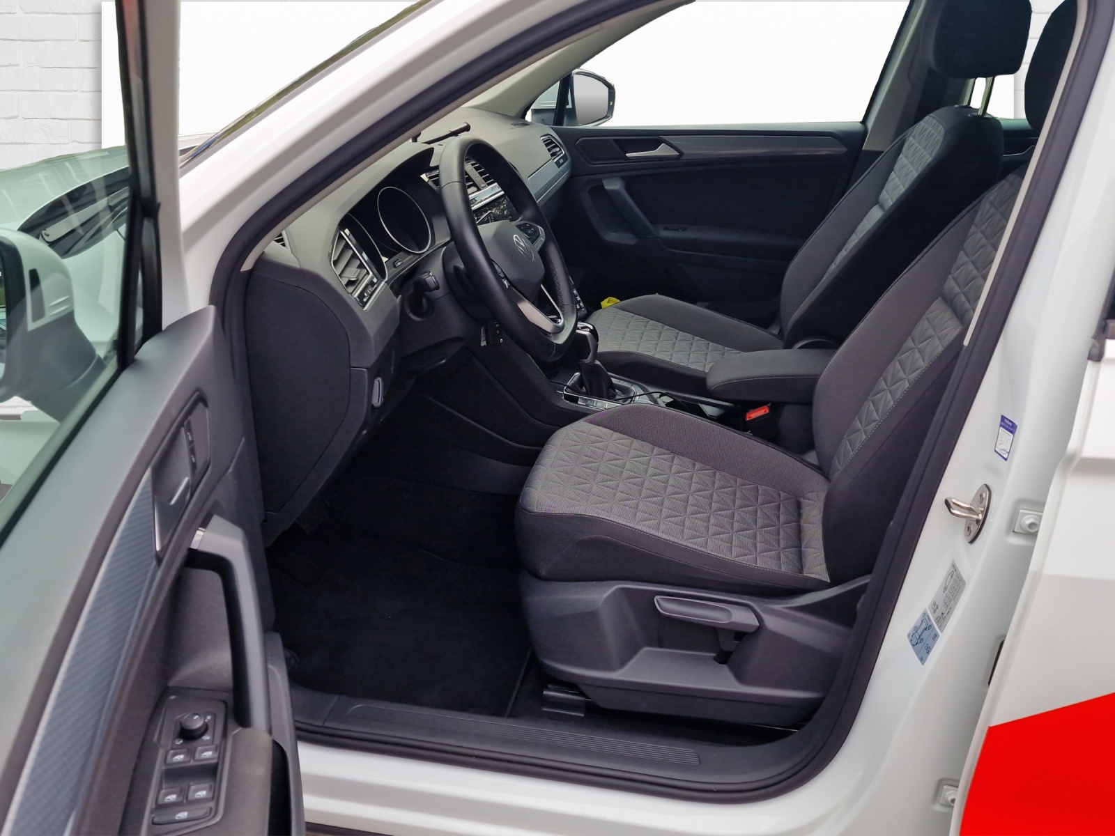 VW Tiguan 2.0 TDI SCR Life DSG-image-4