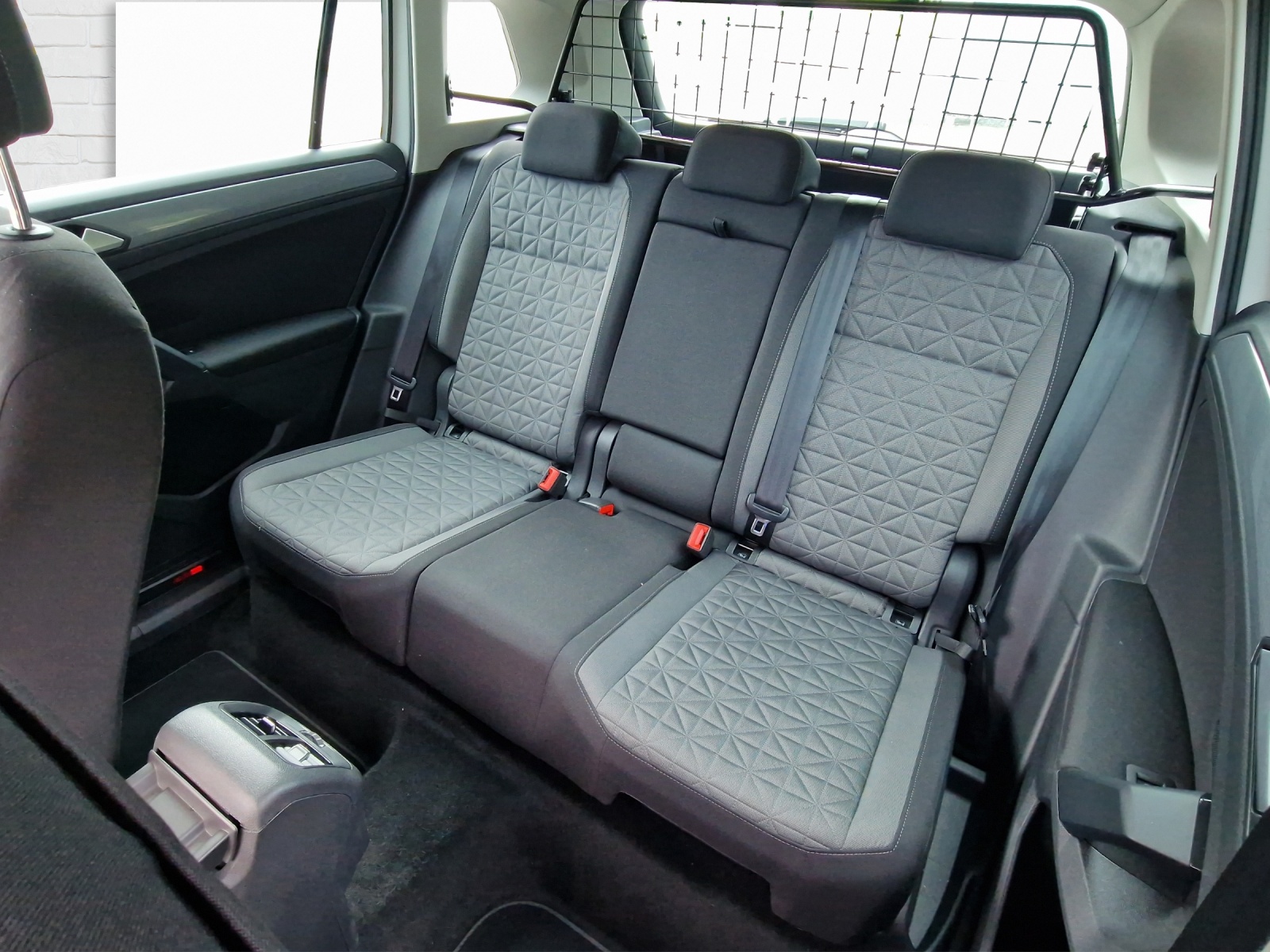 VW Tiguan 2.0 TDI SCR Life DSG-image-11