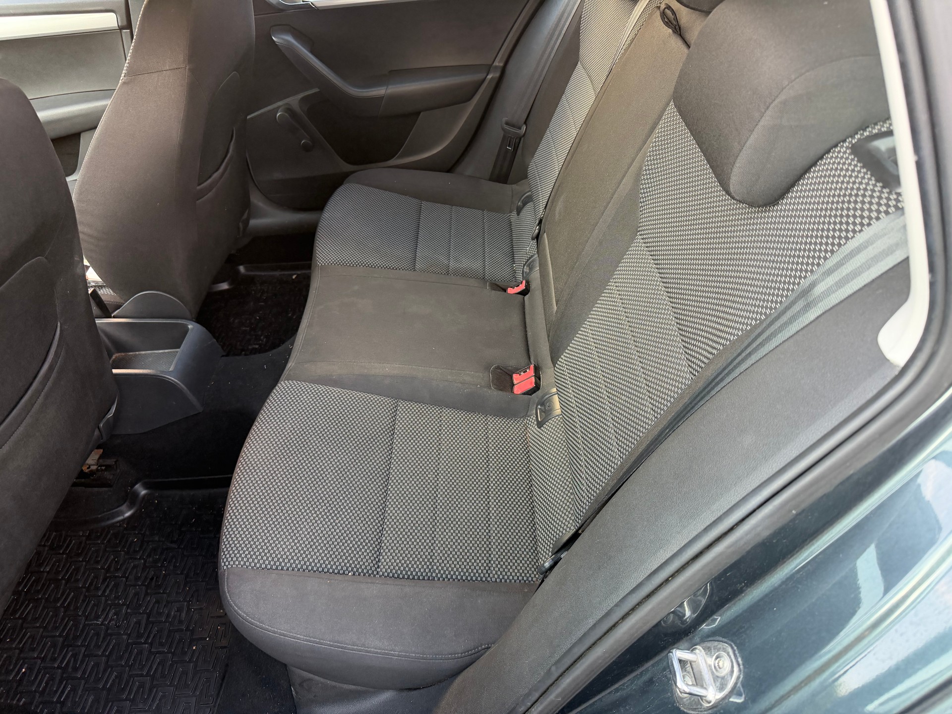 SKODA Octavia Combi 1.6 TDI Ambition 4x4-image-9