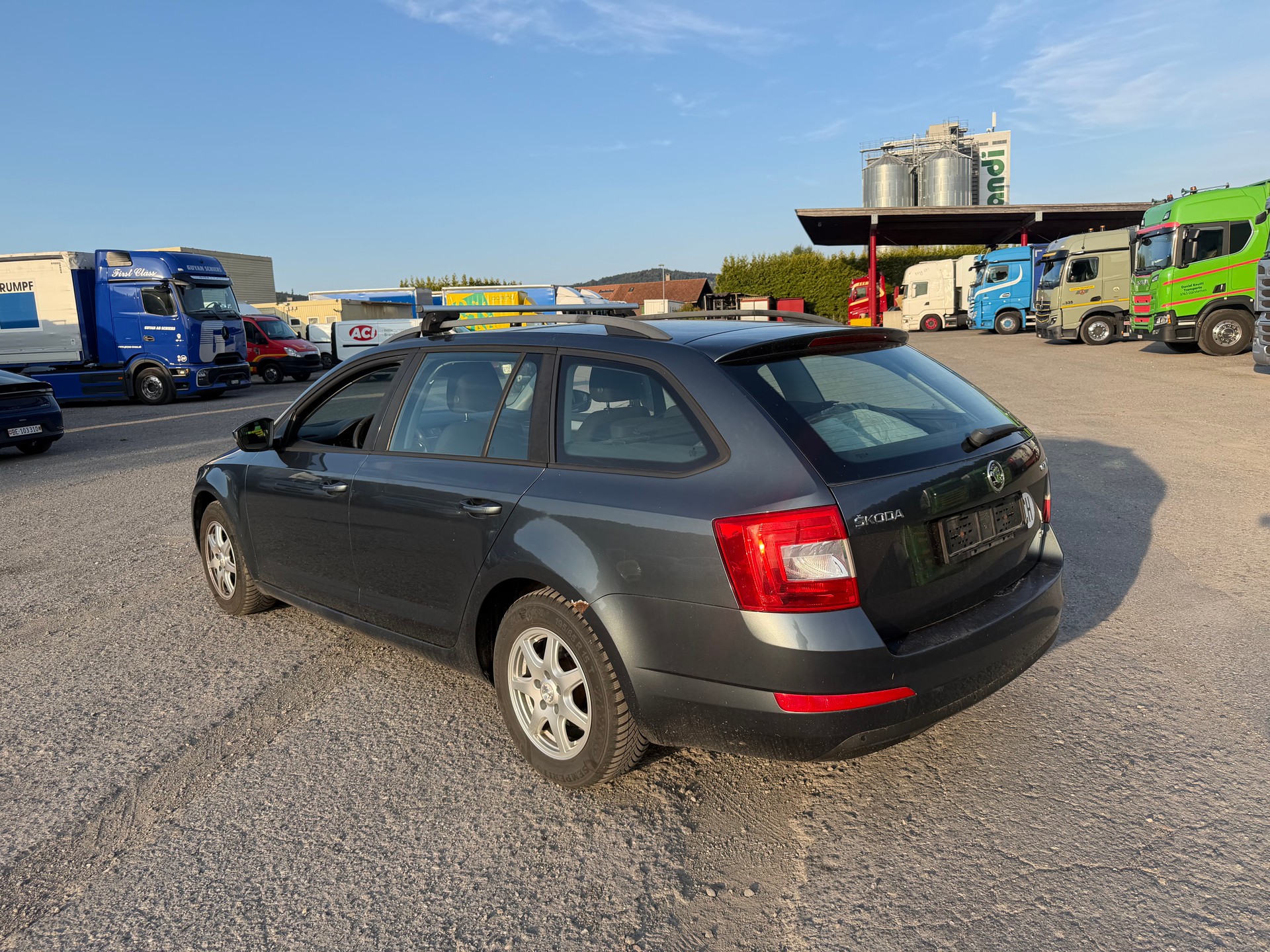 SKODA Octavia Combi 1.6 TDI Ambition 4x4-image-3