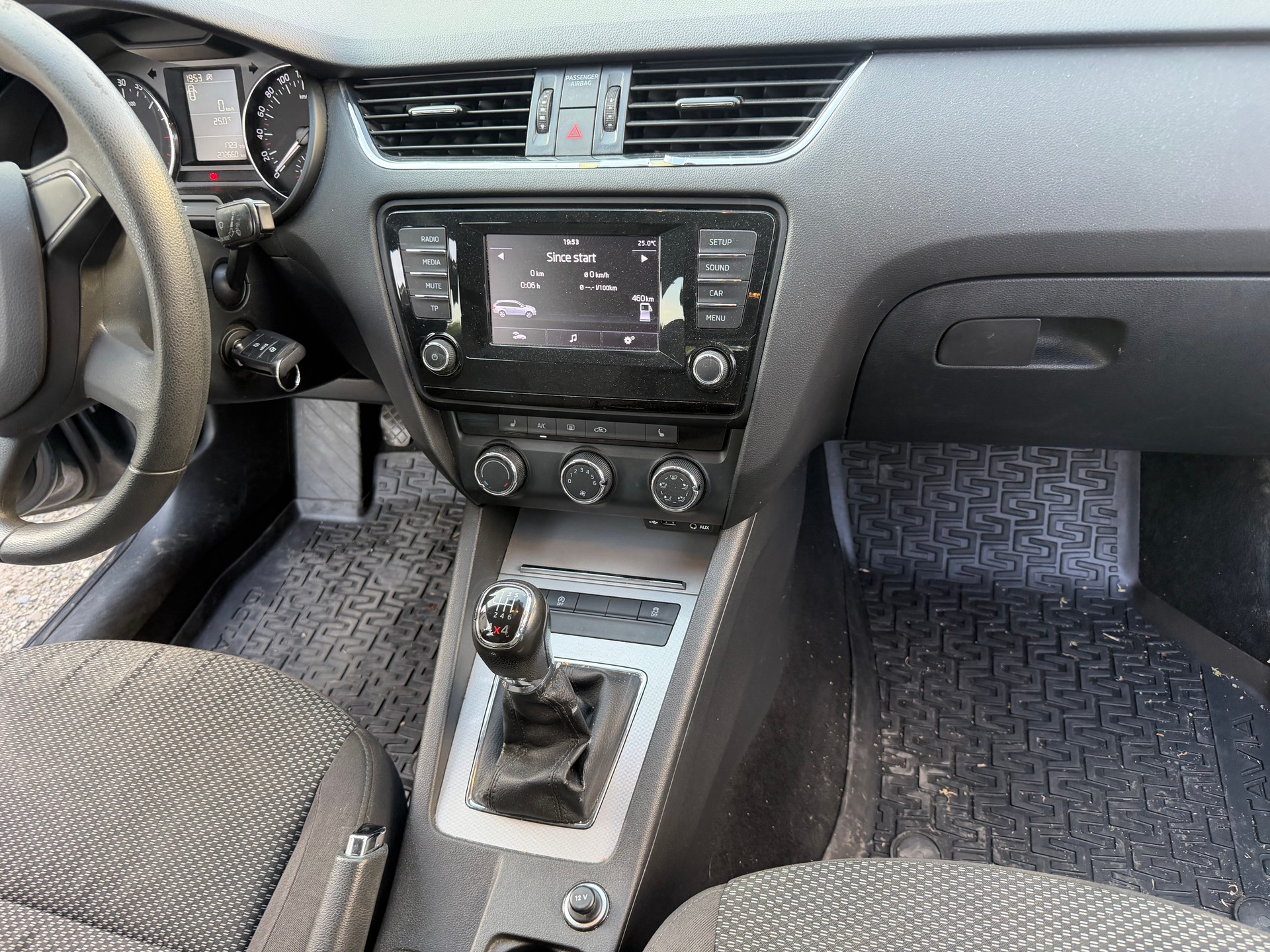 SKODA Octavia Combi 1.6 TDI Ambition 4x4-image-13
