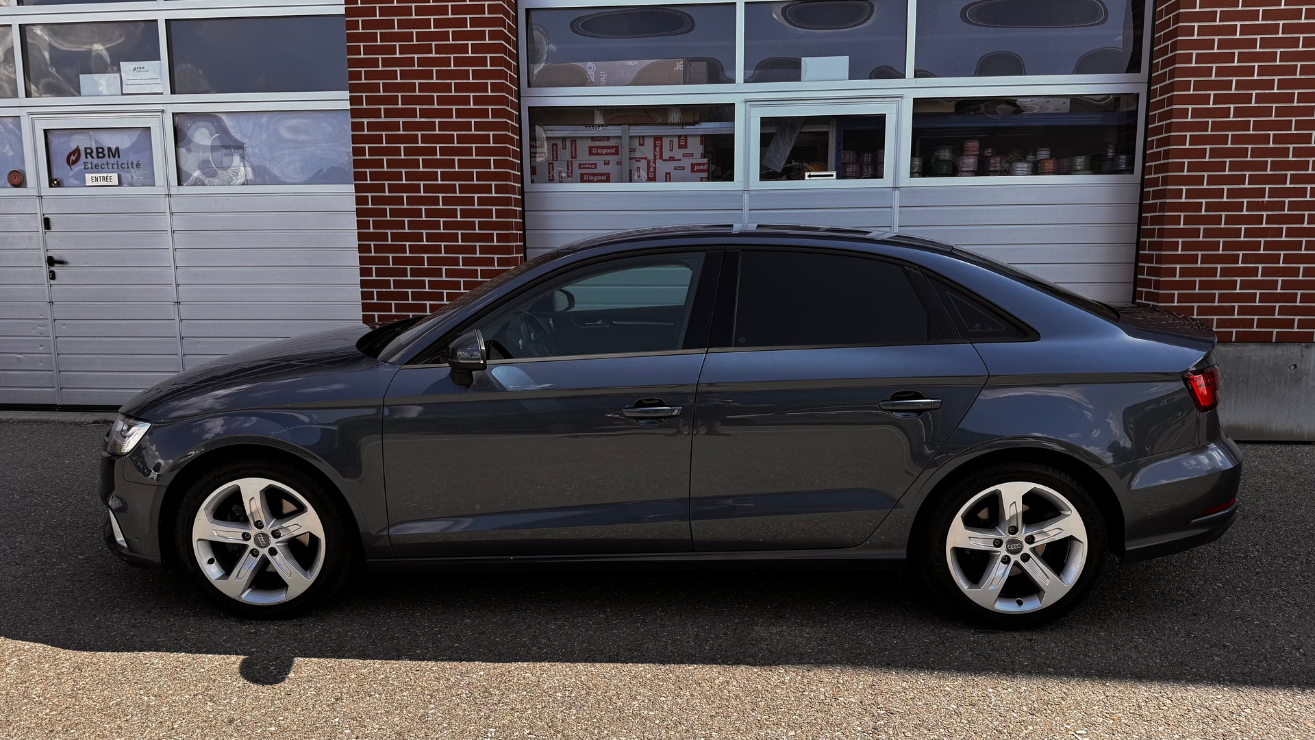 AUDI A3 Limousine 1.4 TFSI S-tronic-image-1