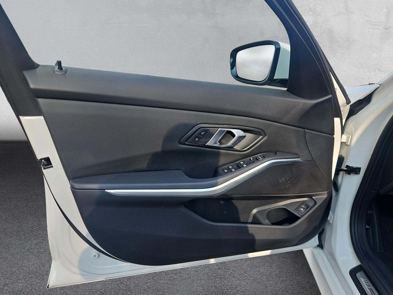 BMW 320d xDrive Touring M Sport (CH)-image-16