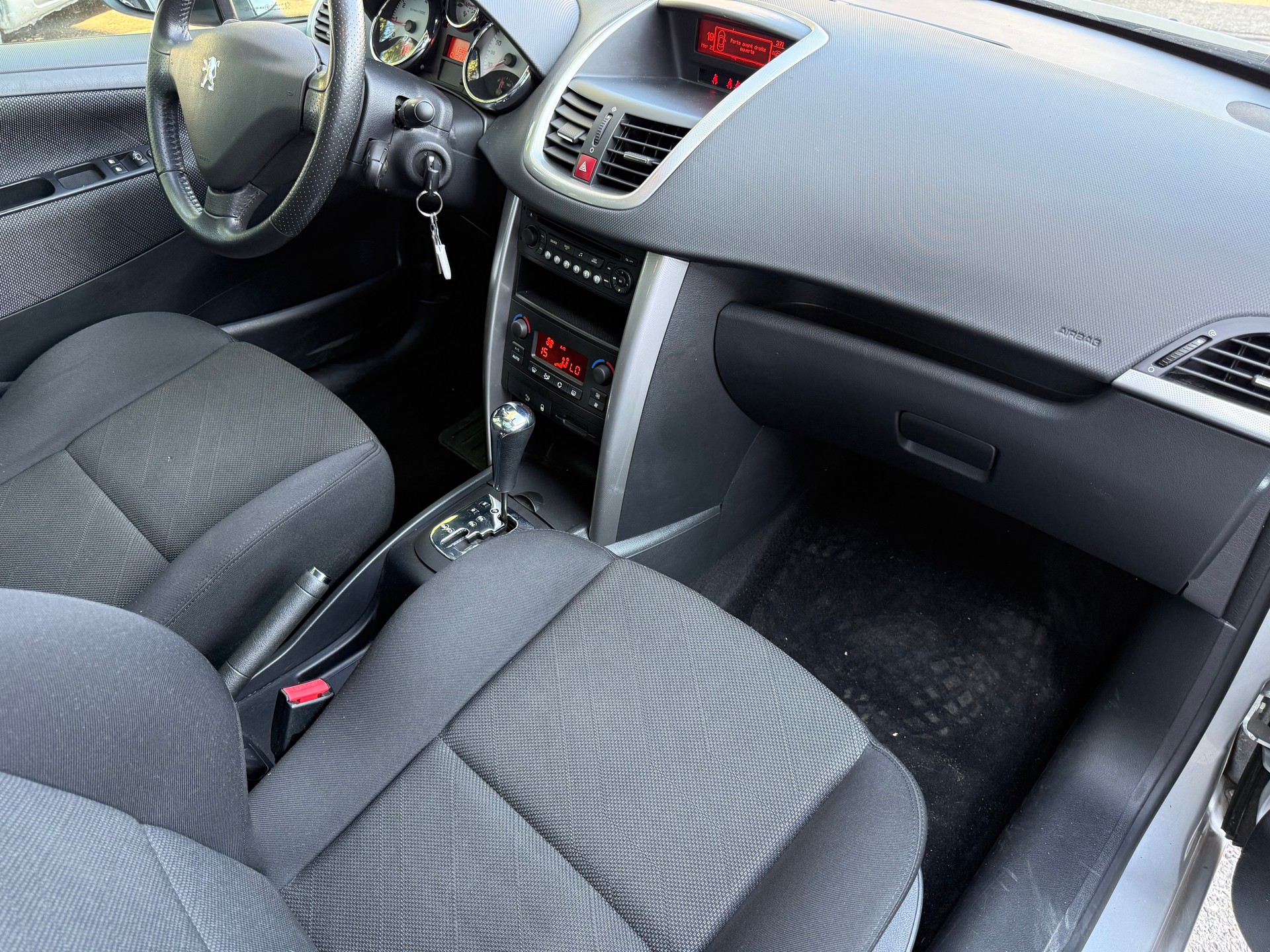 PEUGEOT 207 SW 1.6 16V Sport Automatic-image-12