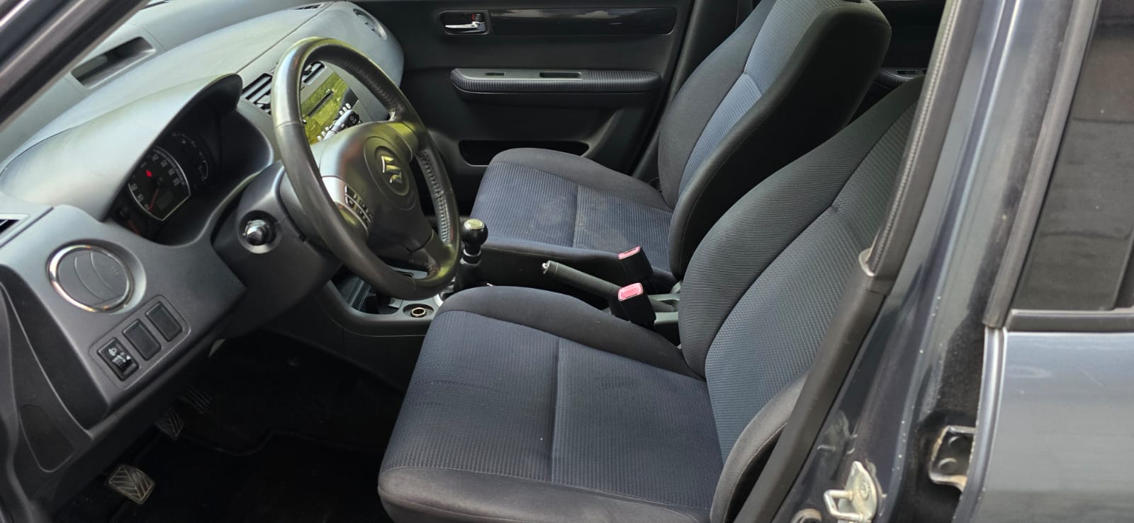 SUZUKI Swift 1.3i 16V GL Top 4x4-image-7