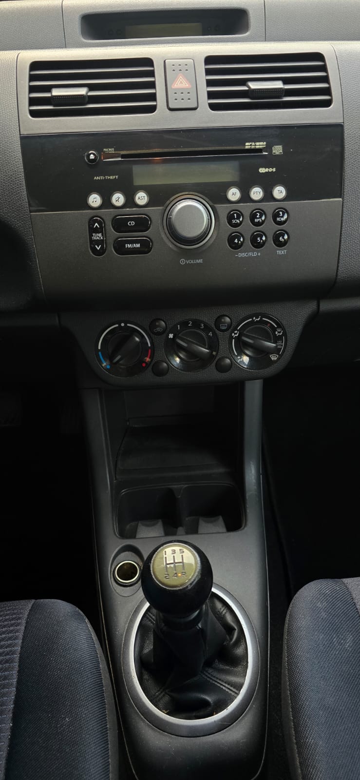 SUZUKI Swift 1.3i 16V GL Top 4x4-image-9