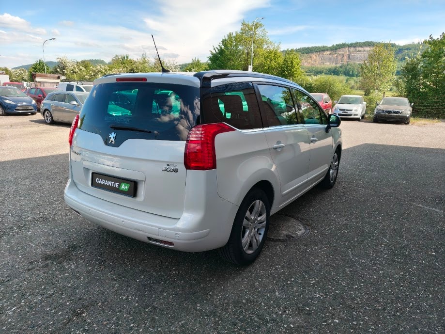 PEUGEOT 5008 1.6 16V T Sport Pack Automatic-image-4