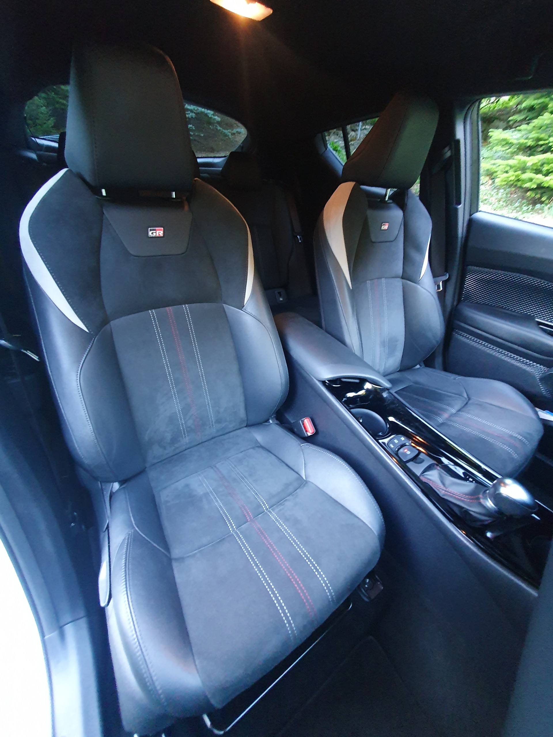 TOYOTA 2.0 VVTi HSD GR Sport-image-6
