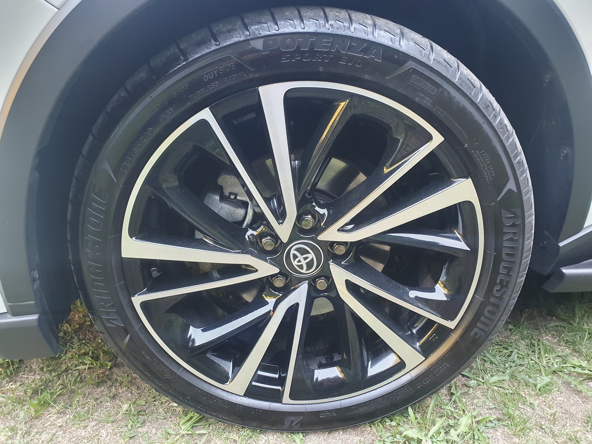 TOYOTA 2.0 VVTi HSD GR Sport-image-8