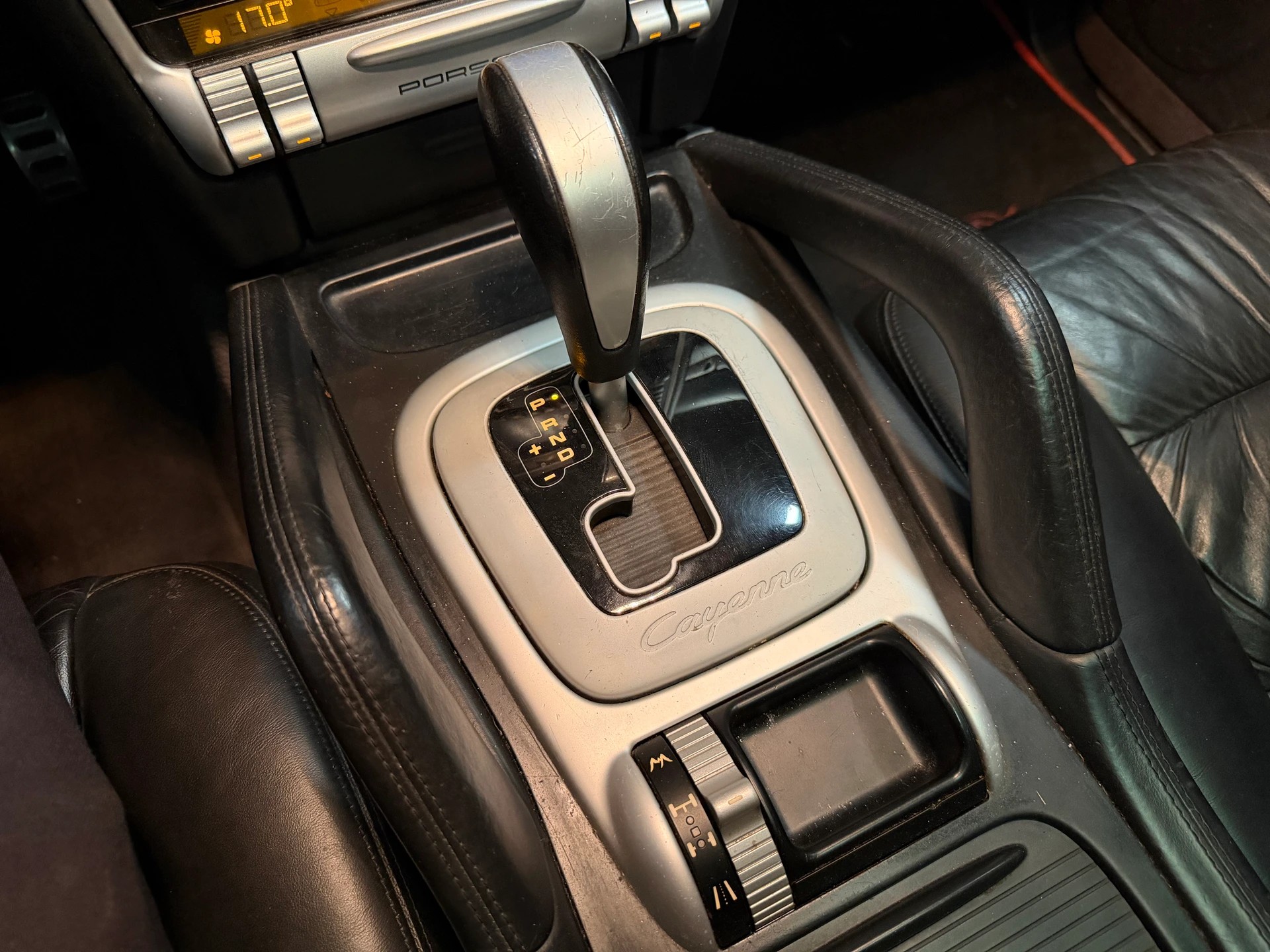 PORSCHE Cayenne S-image-12