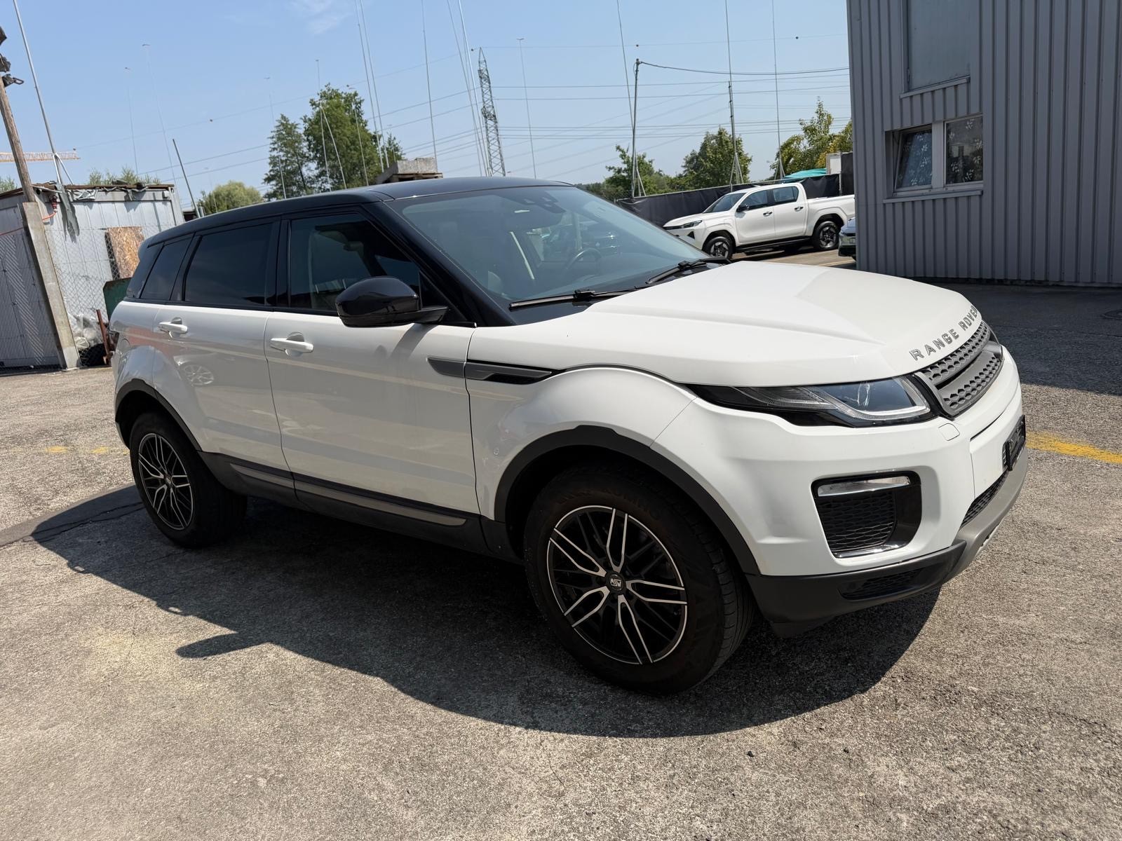 LAND ROVER Range Rover Evoque 2.0 TD4 Pure AT9-image-2