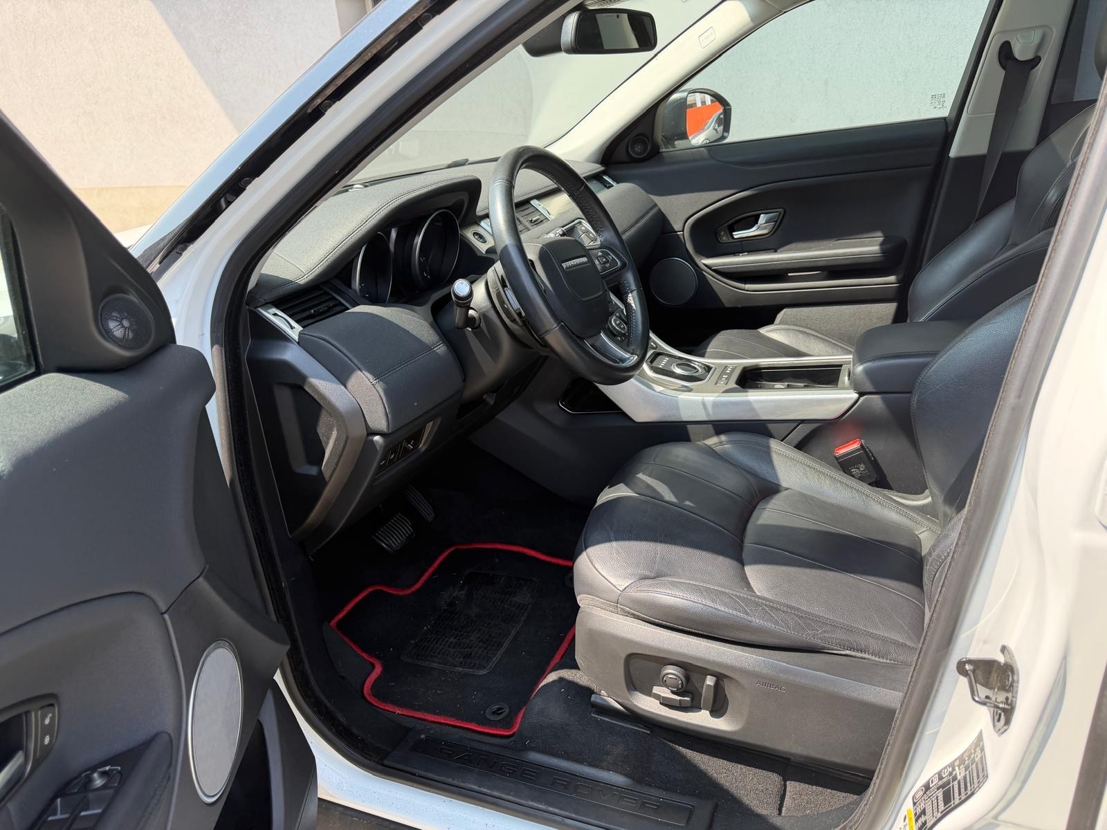 LAND ROVER Range Rover Evoque 2.0 TD4 Pure AT9-image-14