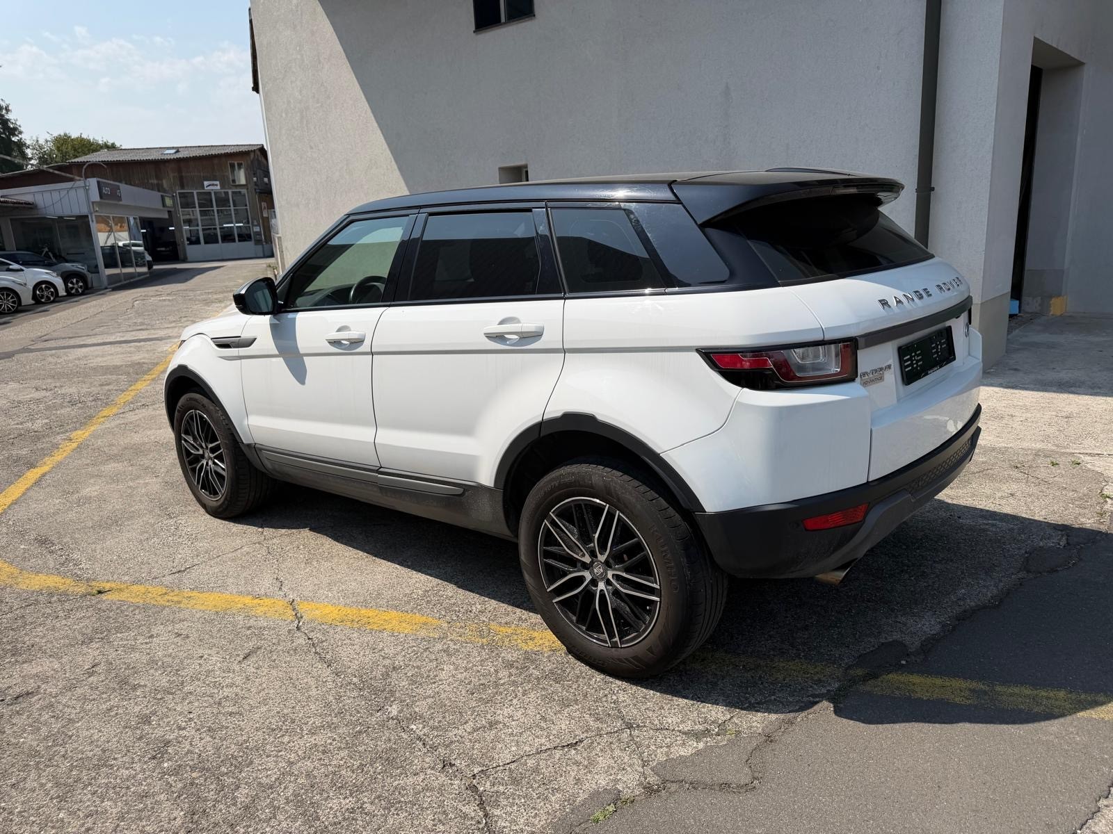 LAND ROVER Range Rover Evoque 2.0 TD4 Pure AT9-image-7
