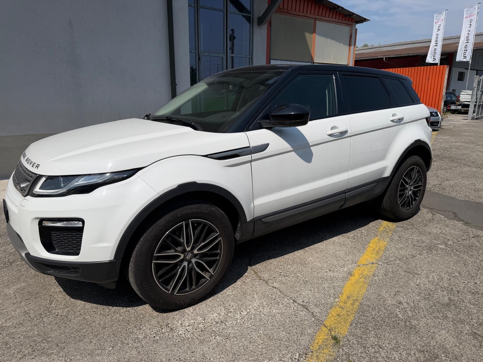 LAND ROVER Range Rover Evoque 2.0 TD4 Pure AT9-image-1