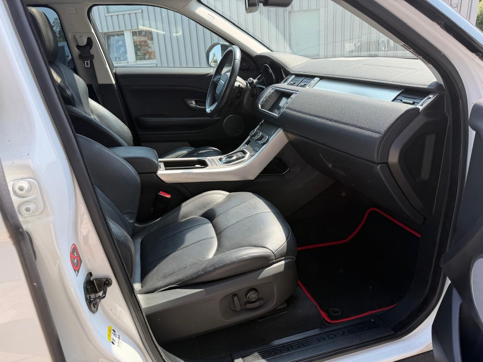 LAND ROVER Range Rover Evoque 2.0 TD4 Pure AT9-image-4