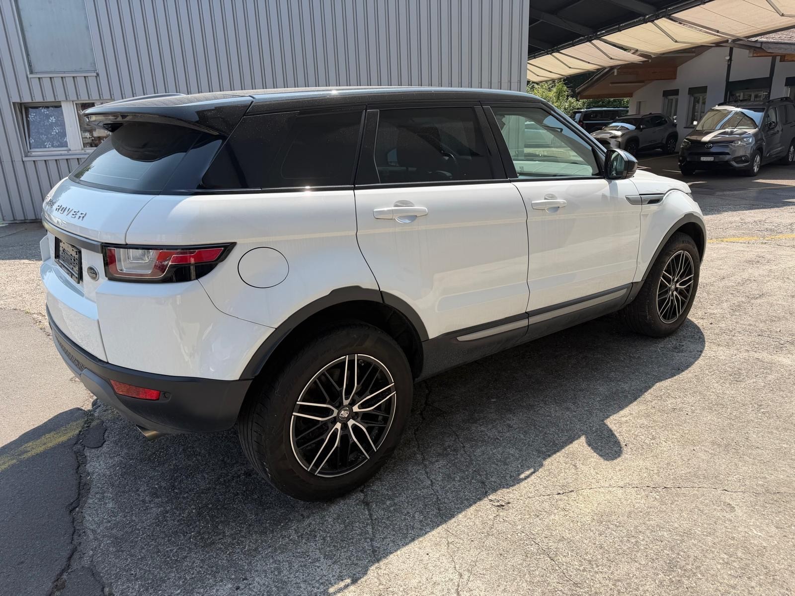 LAND ROVER Range Rover Evoque 2.0 TD4 Pure AT9-image-9