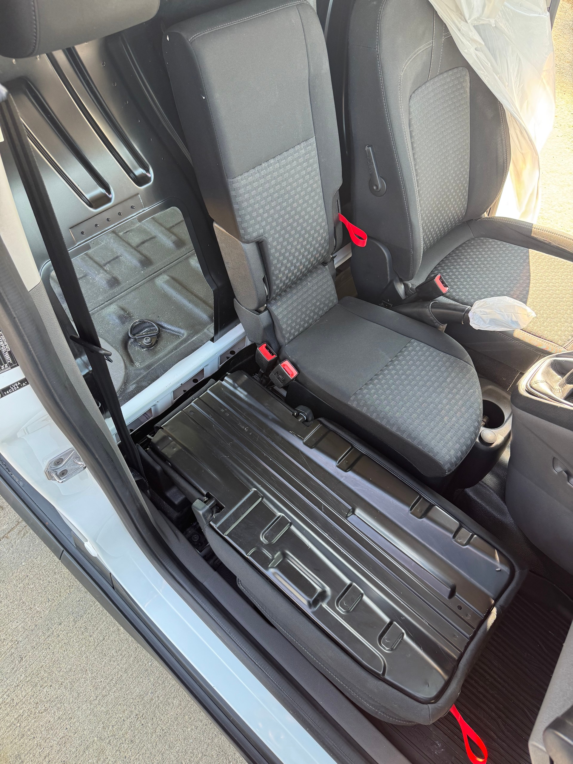 FORD TRANSIT CONNECT-image-4