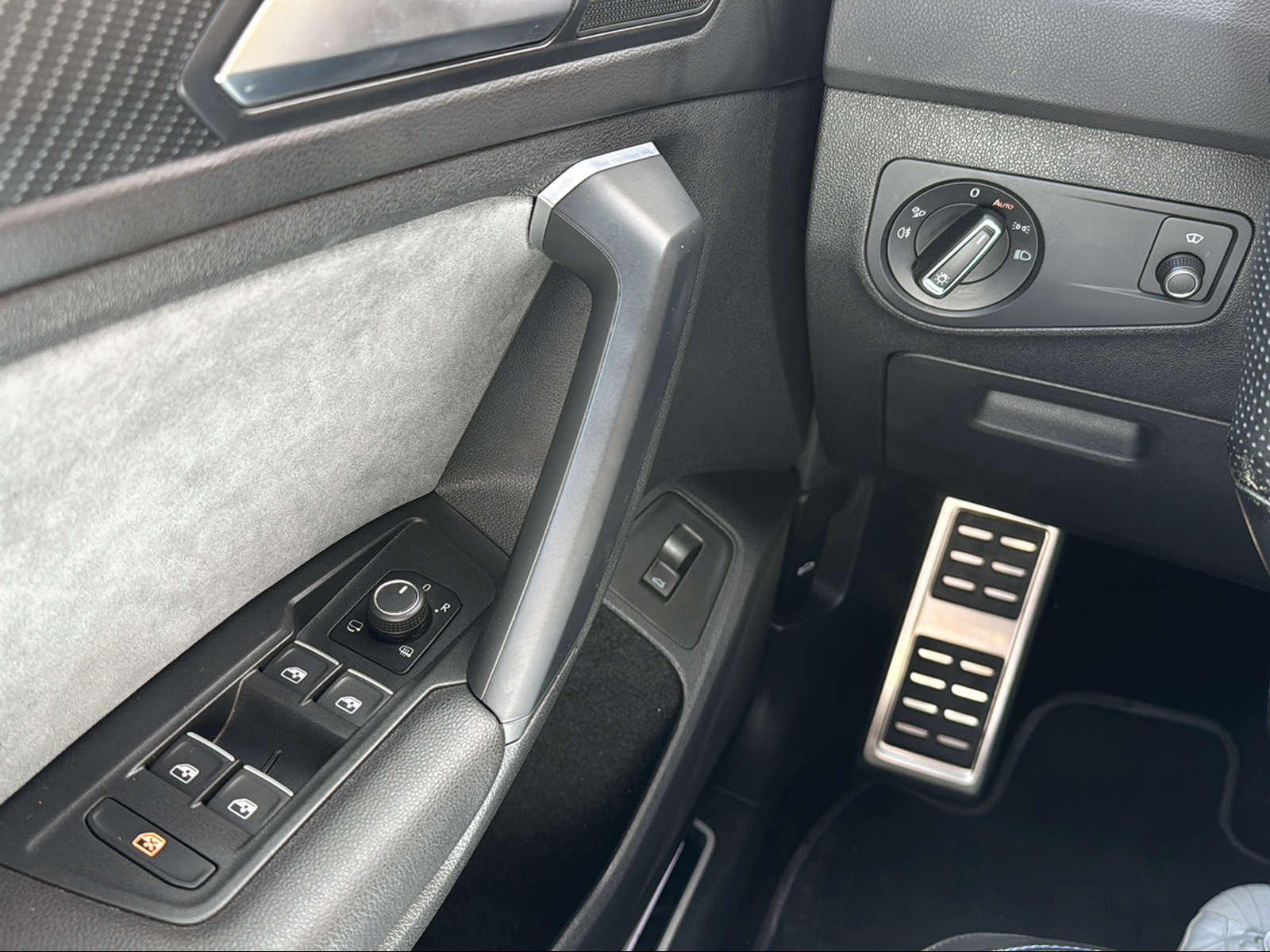 VW Tiguan 2.0TSI R 4Motion DSG-image-19