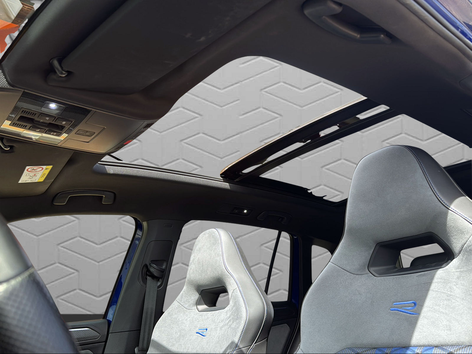 VW Tiguan 2.0TSI R 4Motion DSG-image-18