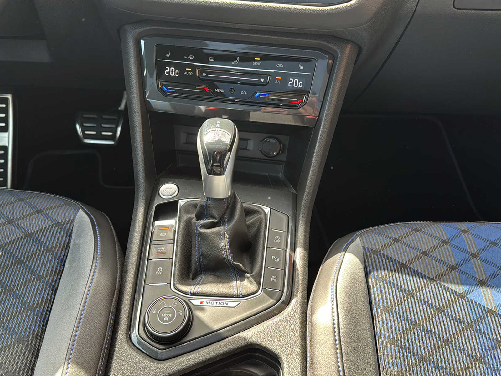 VW Tiguan 2.0TSI R 4Motion DSG-image-14