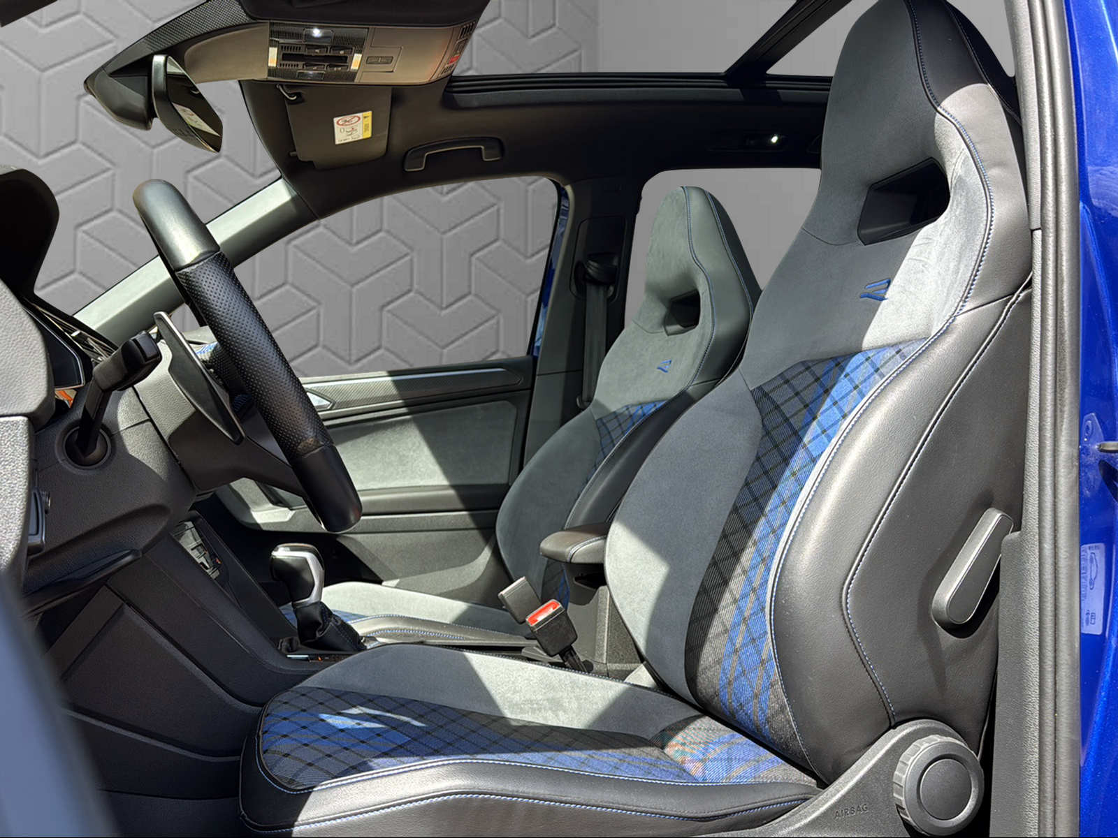 VW Tiguan 2.0TSI R 4Motion DSG-image-10